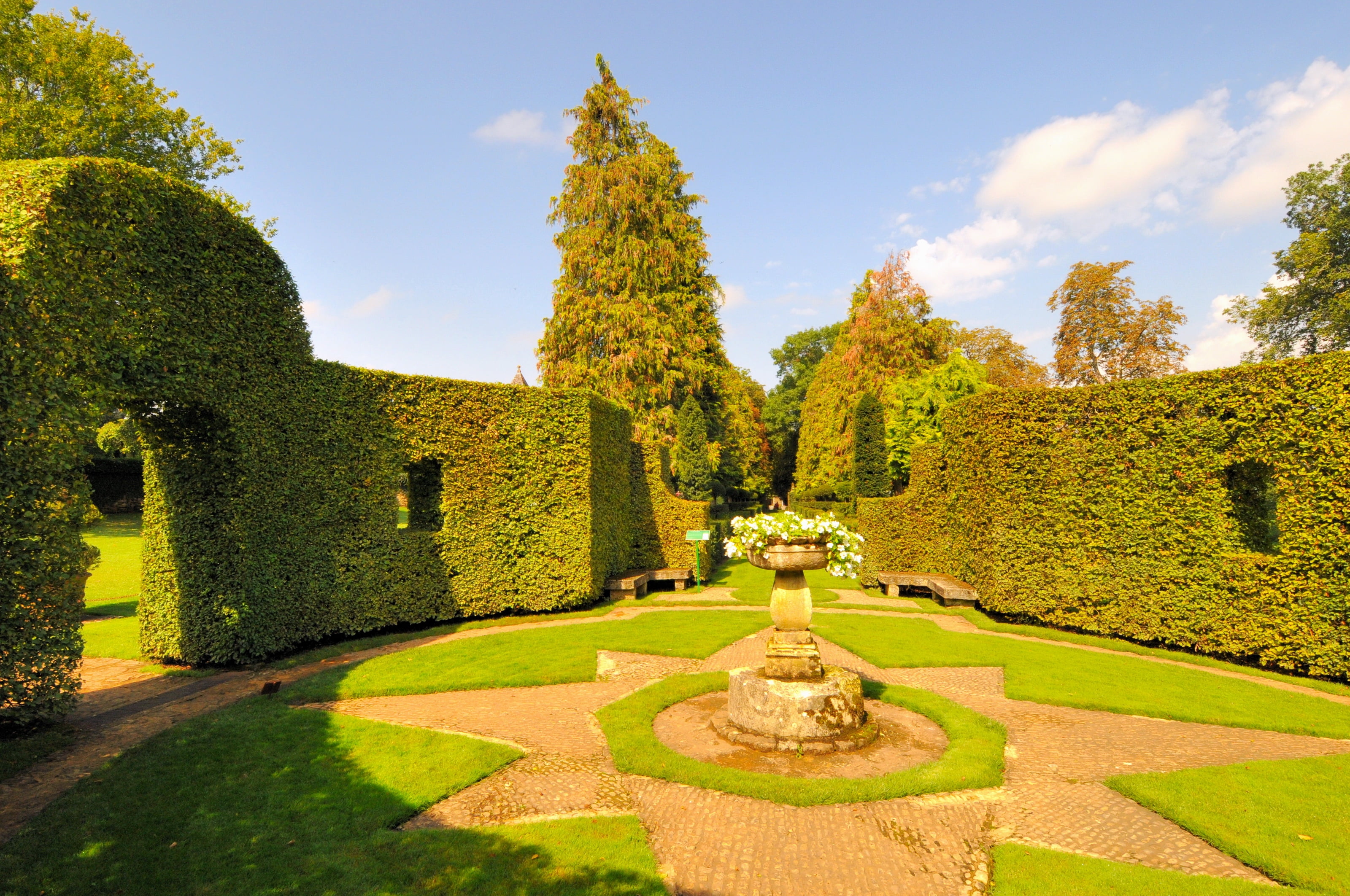 sunlight, cloud - sky, old, famous Place, day, 2K, cultures, topiary, grass, maze, hedge, green Color, park - Man Made Space, flower, europe, flowers, HD Wallpaper