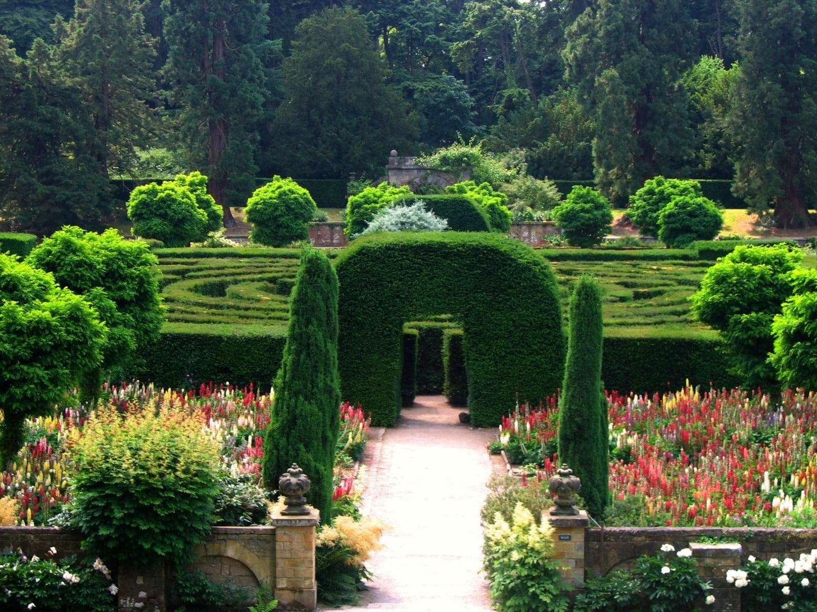 outdoors, formal Garden, hedge, field, beauty in nature, travel, ornamental Garden, tree, labyrinth, scenics, grass, summer, flower, bush, england, green Color, HD Wallpaper