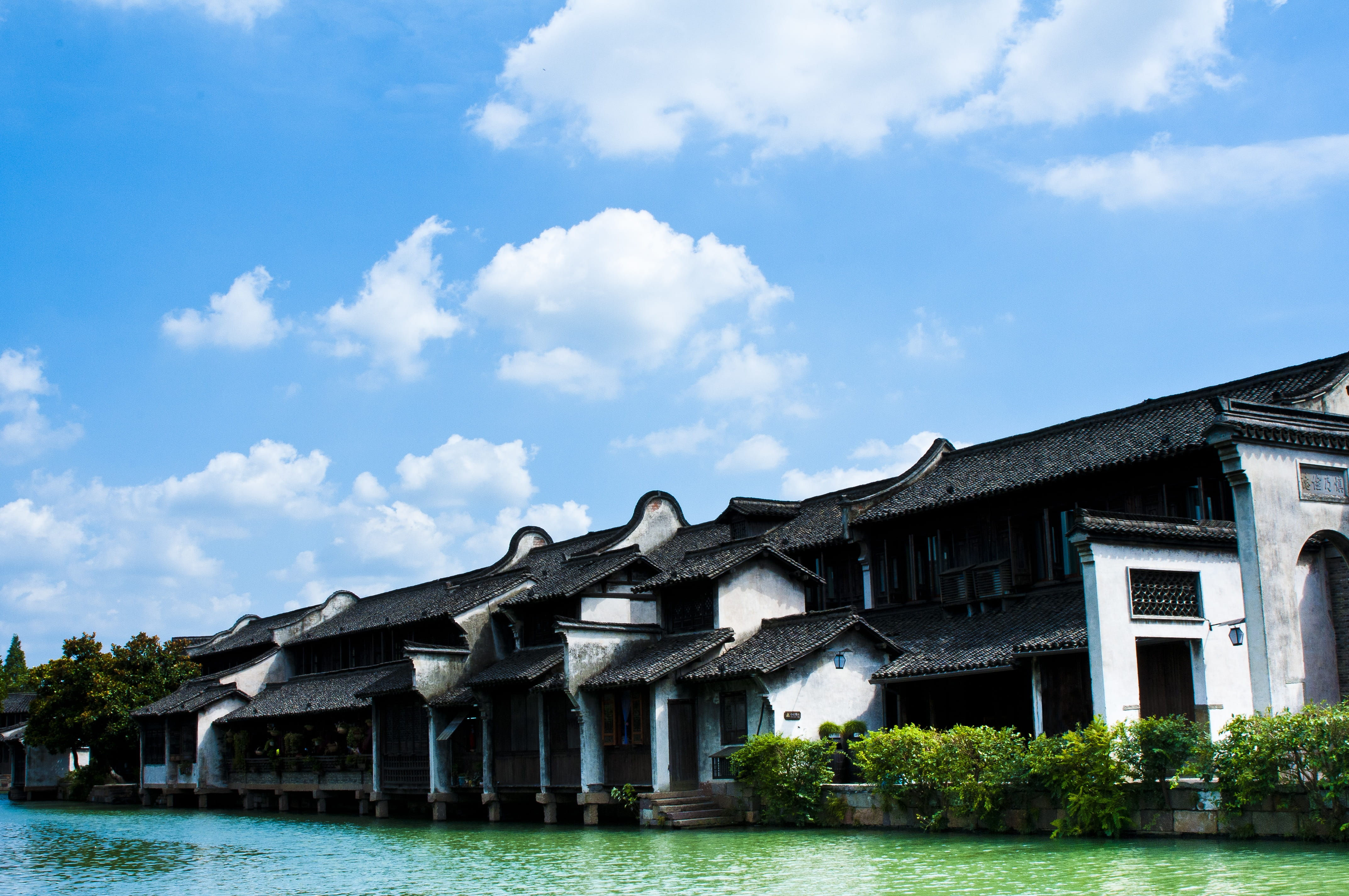 wooden, architecture, 4K, no people, cloud - sky, building exterior, blue, huizhou architecture, outdoors, water, green black, tile, line, built structure, HD Wallpaper