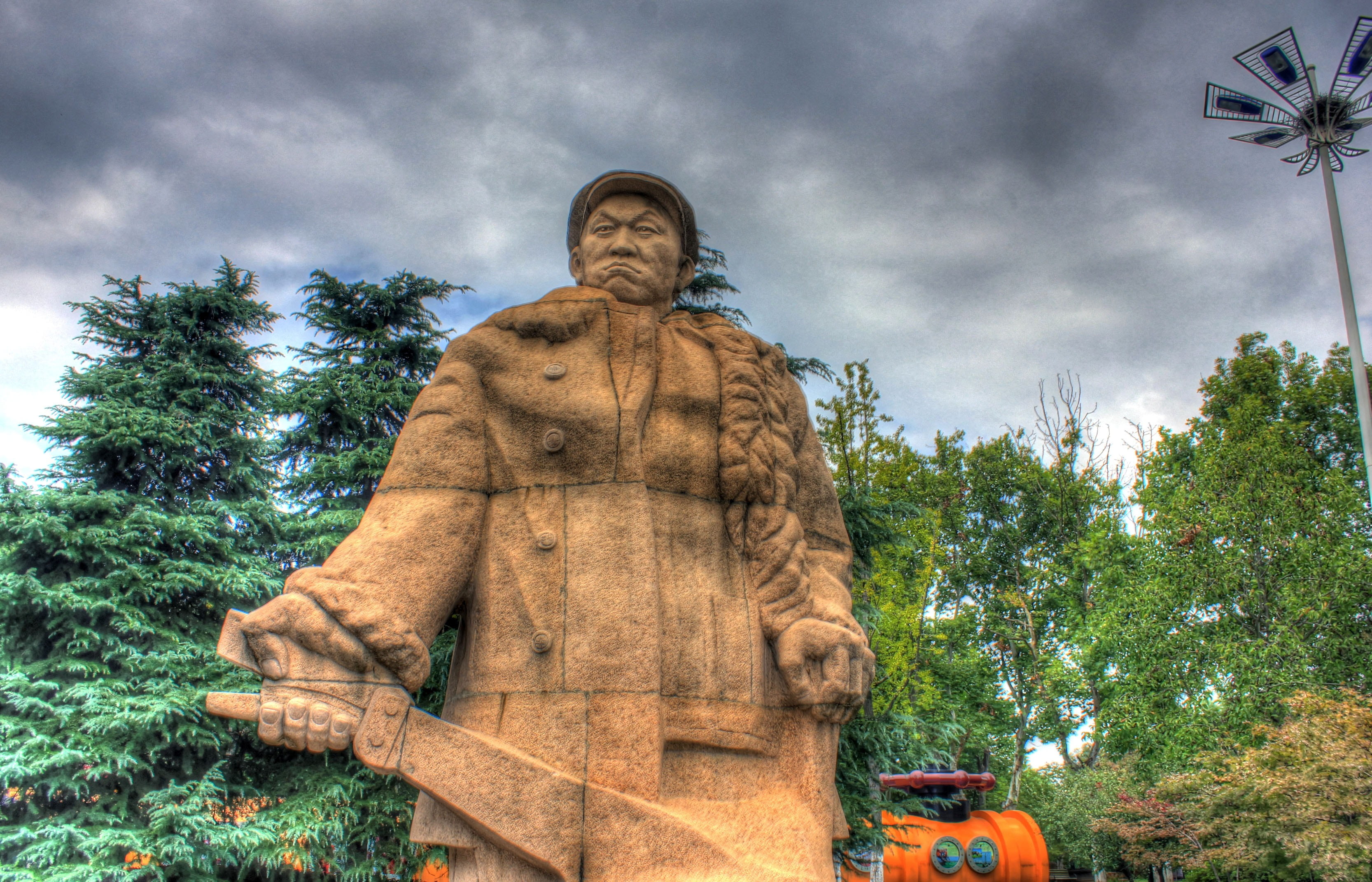 low angle view, art and craft, creativity, china, sculpture, hero, cloud - sky, memorial, male likeness, human representation, monument, representation, HD Wallpaper