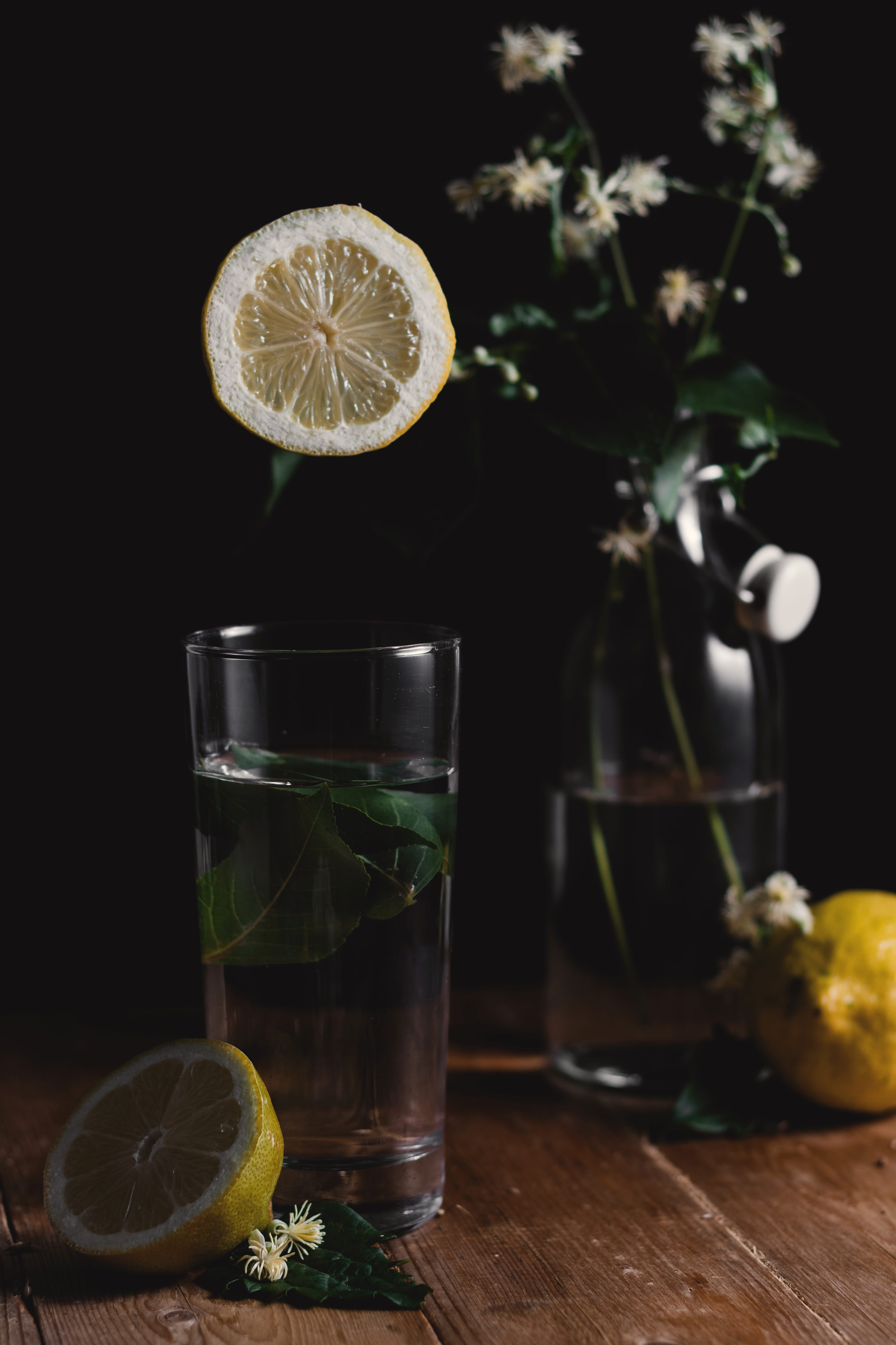water, sliced, cut, ice, leaf, citrus Fruit, cocktail, tonic Water, no People, refreshment, half, lemonade, alcohol Abuse, bar - Drink Establishment, garnish, Phone HD Wallpaper