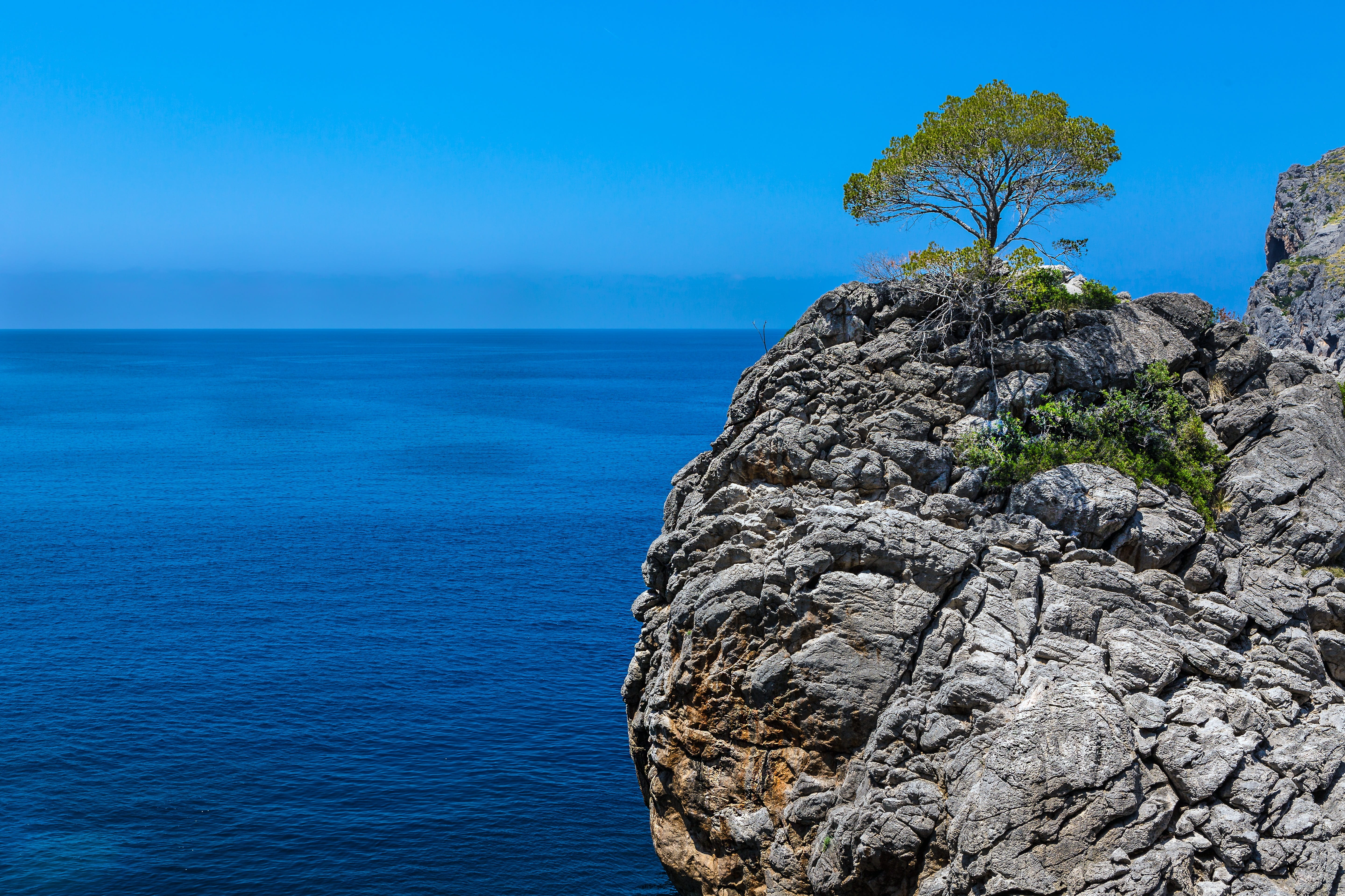 outdoors, blue, rocky coastline, water, 5K, rock, horizon, sky, day, daytime, beauty in nature, loneliness, land, leafed, scenics - nature, port de sa calobra, HD Wallpaper