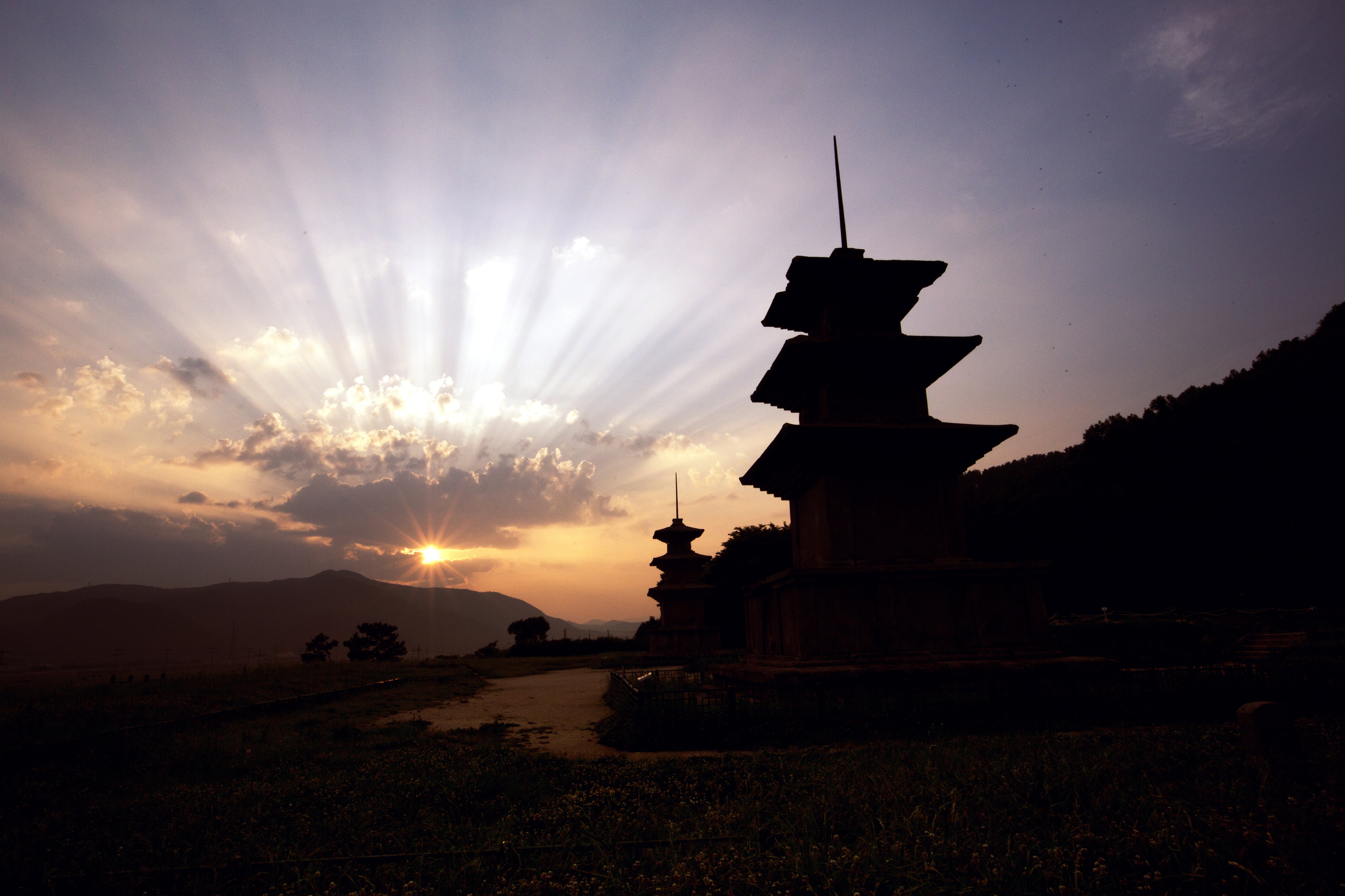 spire, photo, tower, building, silhouette, racing, cloud - sky, outdoors, history, gam-eun-sa-ji, republic of korea, no people, sunbeam, environment, place of worship, HD Wallpaper