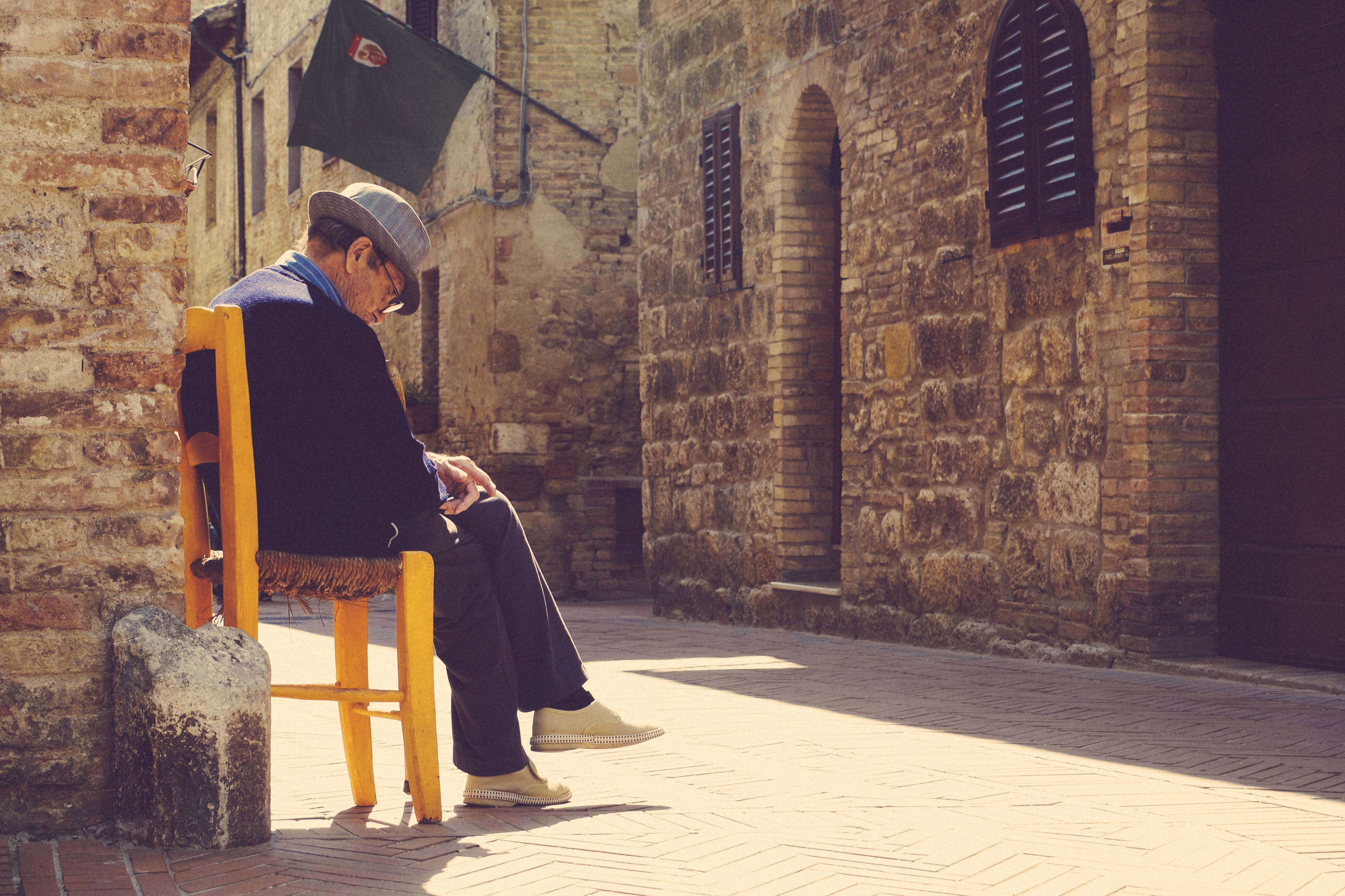 architecture, cobblestone, outdoors, old, man, cultures, street, young adult, yellow, clothing, chair, young men, males, full length, mid adult, building exterior, HD Wallpaper