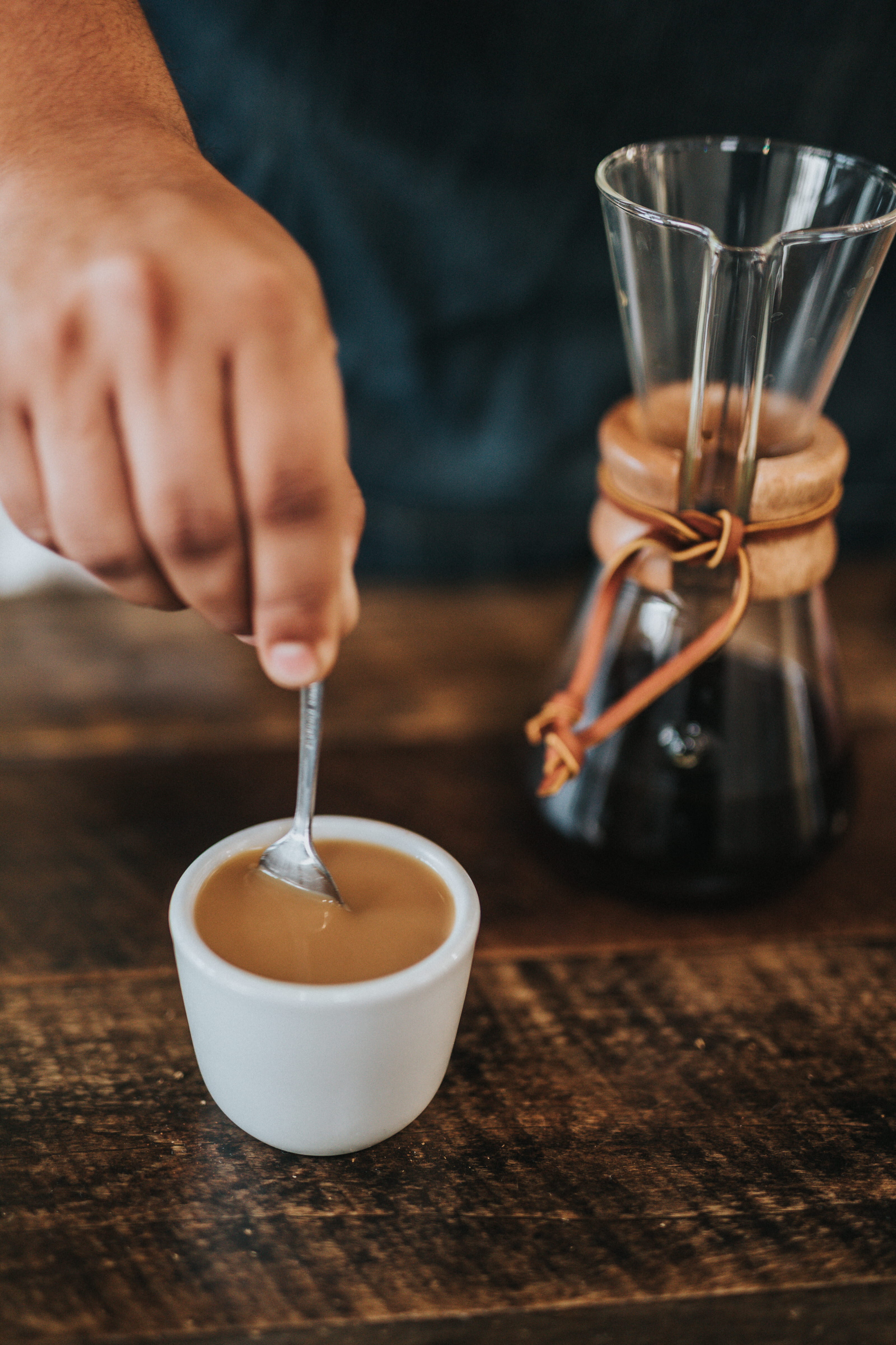 coffee shop, human body part, hand, white, real people, coffee - drink, 4K, drink, coffee bean, coffee time, mug, cafe, bar nine, food, chemex, pouring, Phone HD Wallpaper