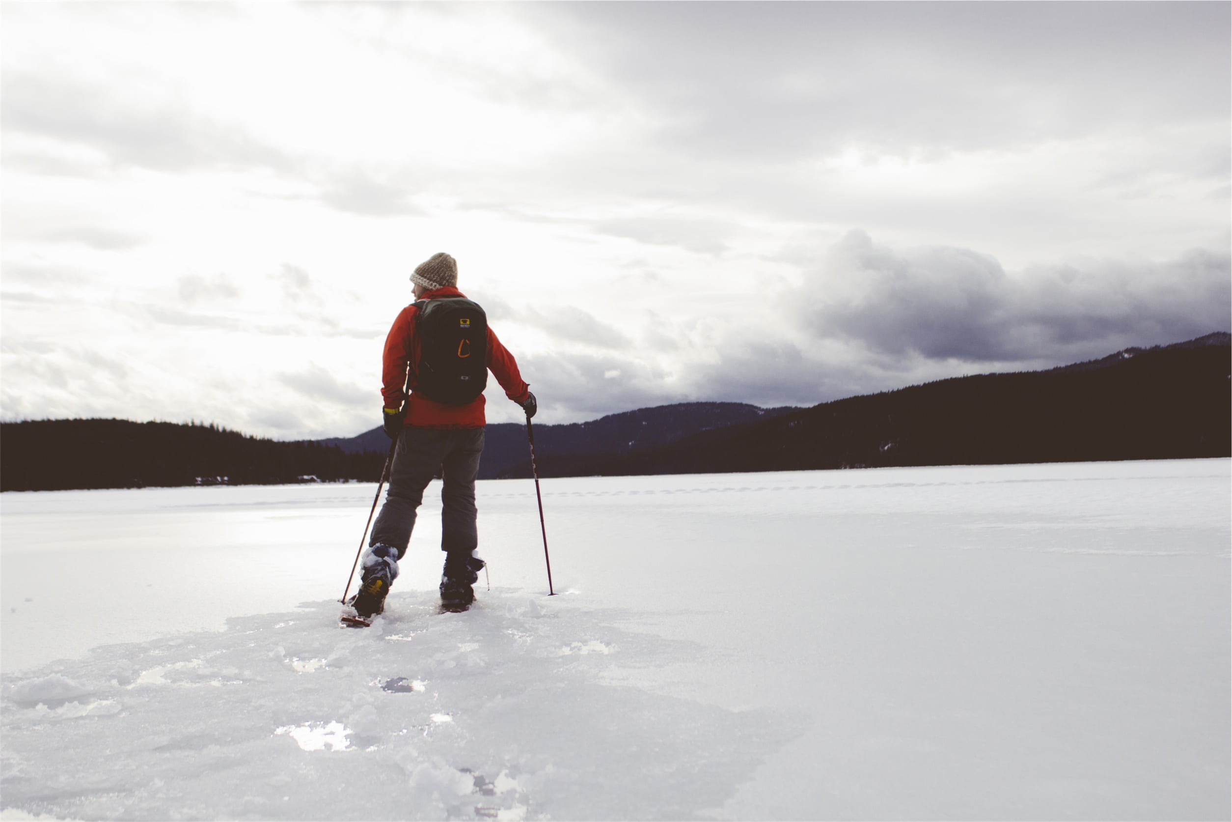 toque, guy, winter sport, leisure activity, rear view, lake, snow, mountain, outdoors, blade, sticks, field, skiing, people, 1080P, cold temperature, adults only, HD Wallpaper