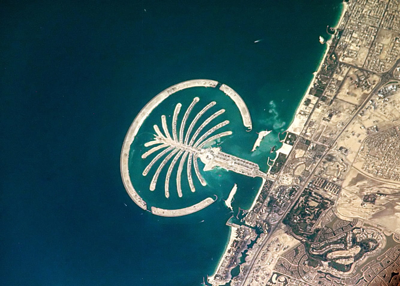 photo, architecture, sea, ocean, built structure, travel, palm island, the past, united, city, travel destinations, UAE, history, building exterior, bird-eye view, HD Wallpaper