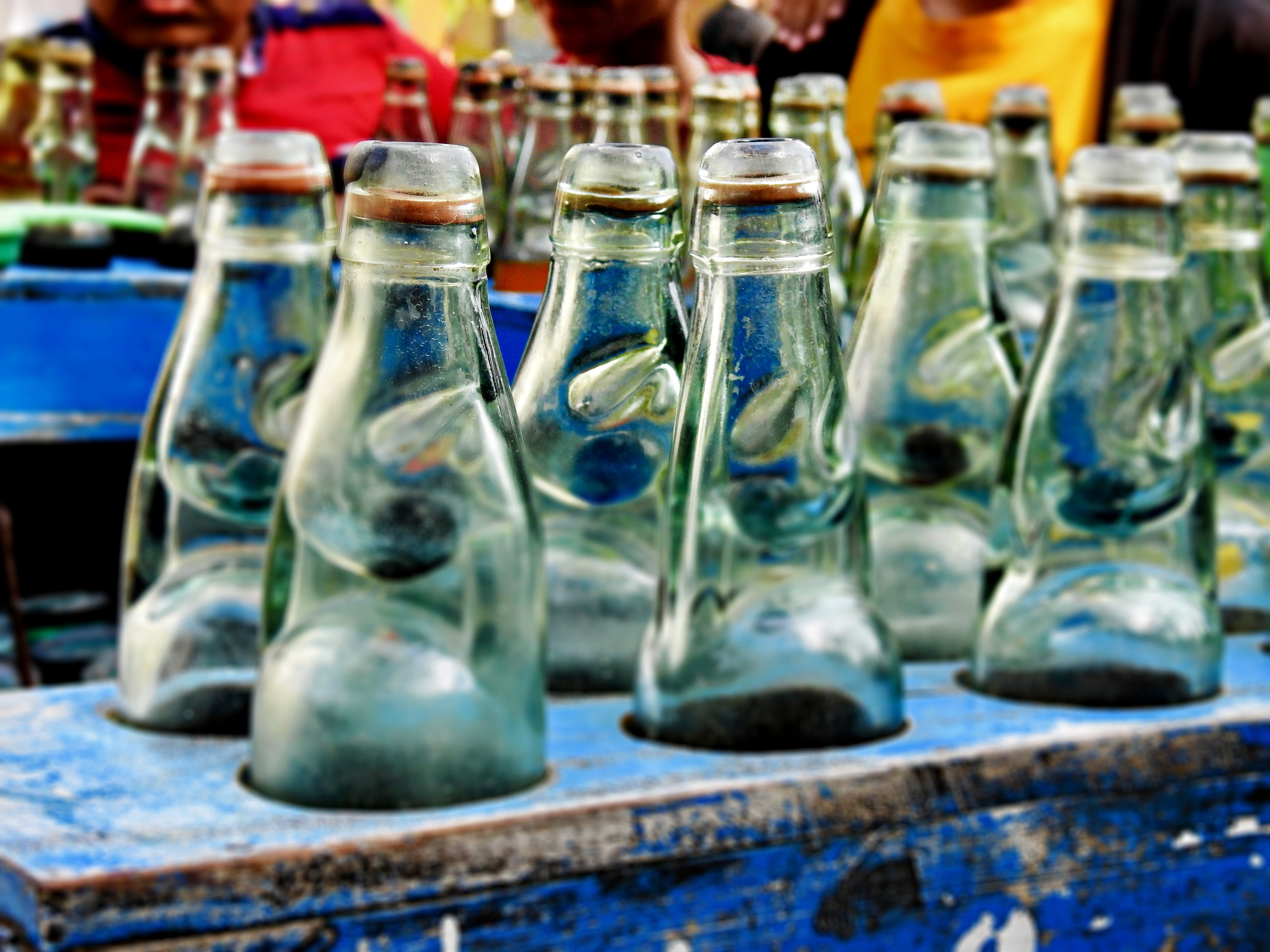 transparent, table, selective focus, business, Drinks, large group of objects, chemistry, science, laboratory, indoors, summer season, glass - material, HD Wallpaper