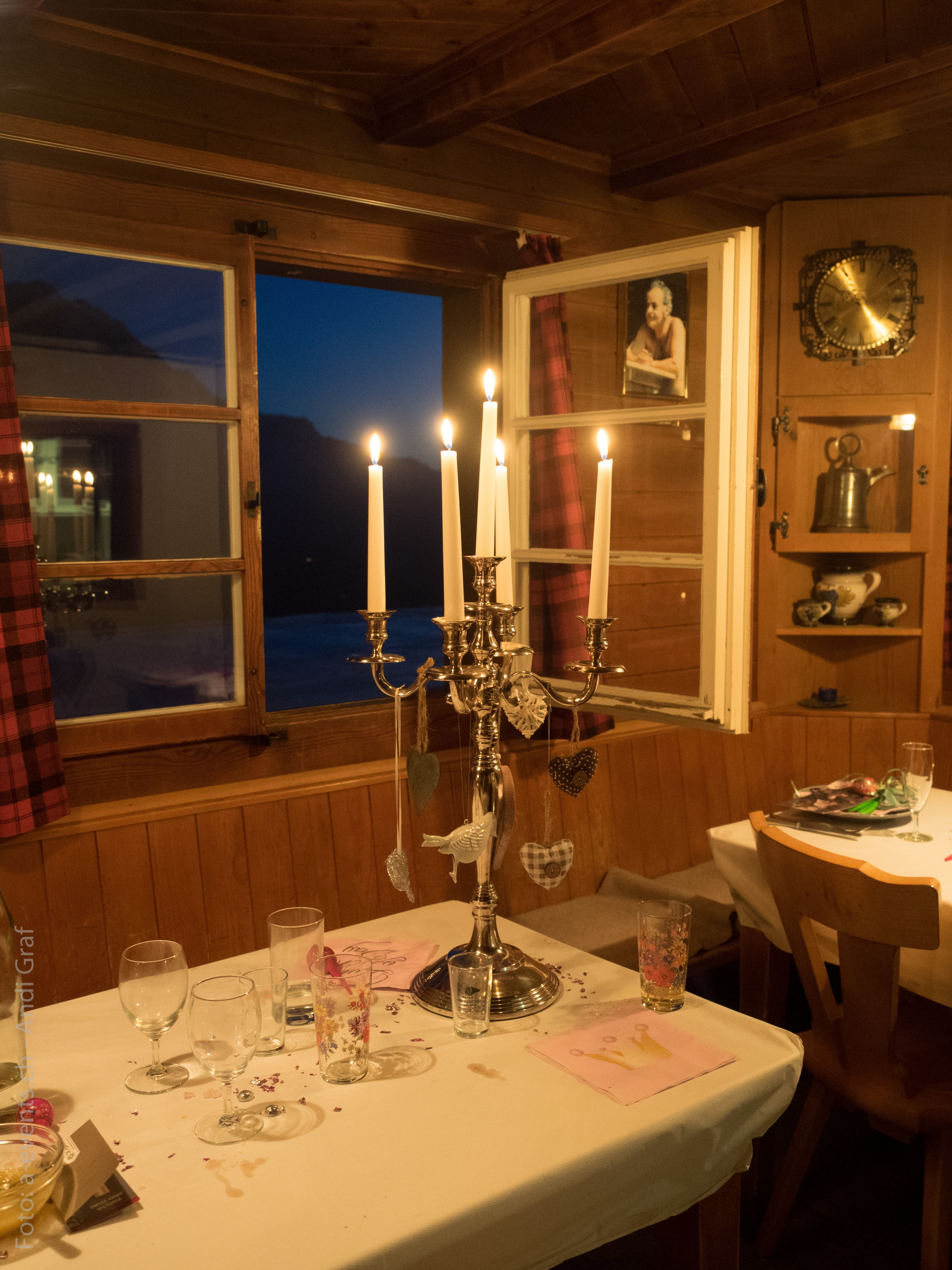 setting, party, stainless, 4K, banquet, hut, decoration, indoors, lighting equipment, absence, alpine hut, steel, hut evening, restaurant, business, candle holders, Phone HD Wallpaper