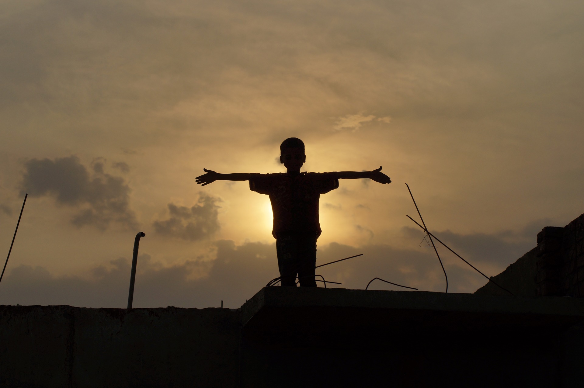 standing, cloud - sky, dusk, architecture, arms raised, sunrise, child, person, one person, hight, outstretched, people, gesturing, leisure activity, photo, HD Wallpaper