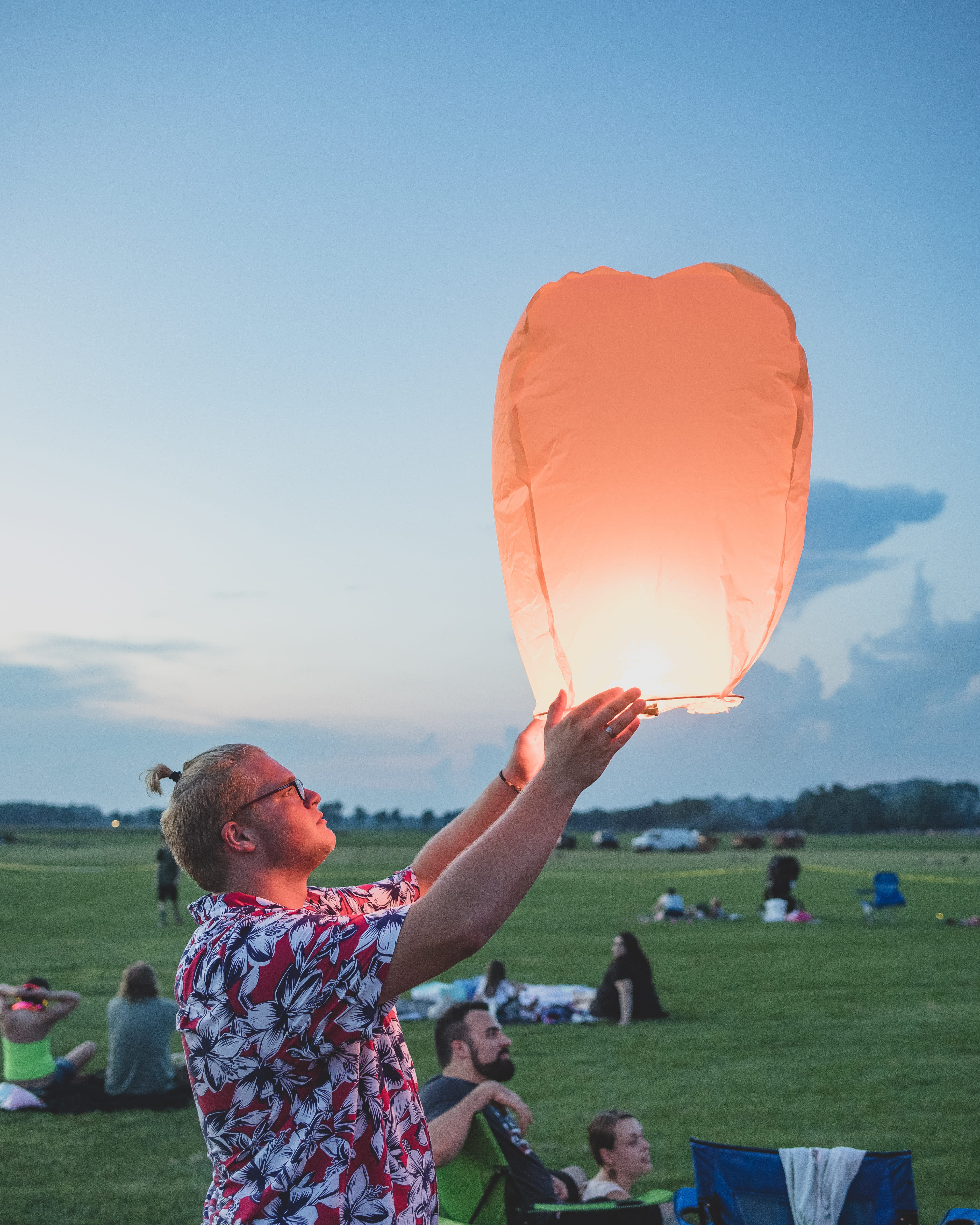 aircraft, human, chinese lantern, outdoor, transportation, sky, 4K, flying, casual clothing, holding, cloud, boy, ball, hot air balloon, women, nature, Phone HD Wallpaper