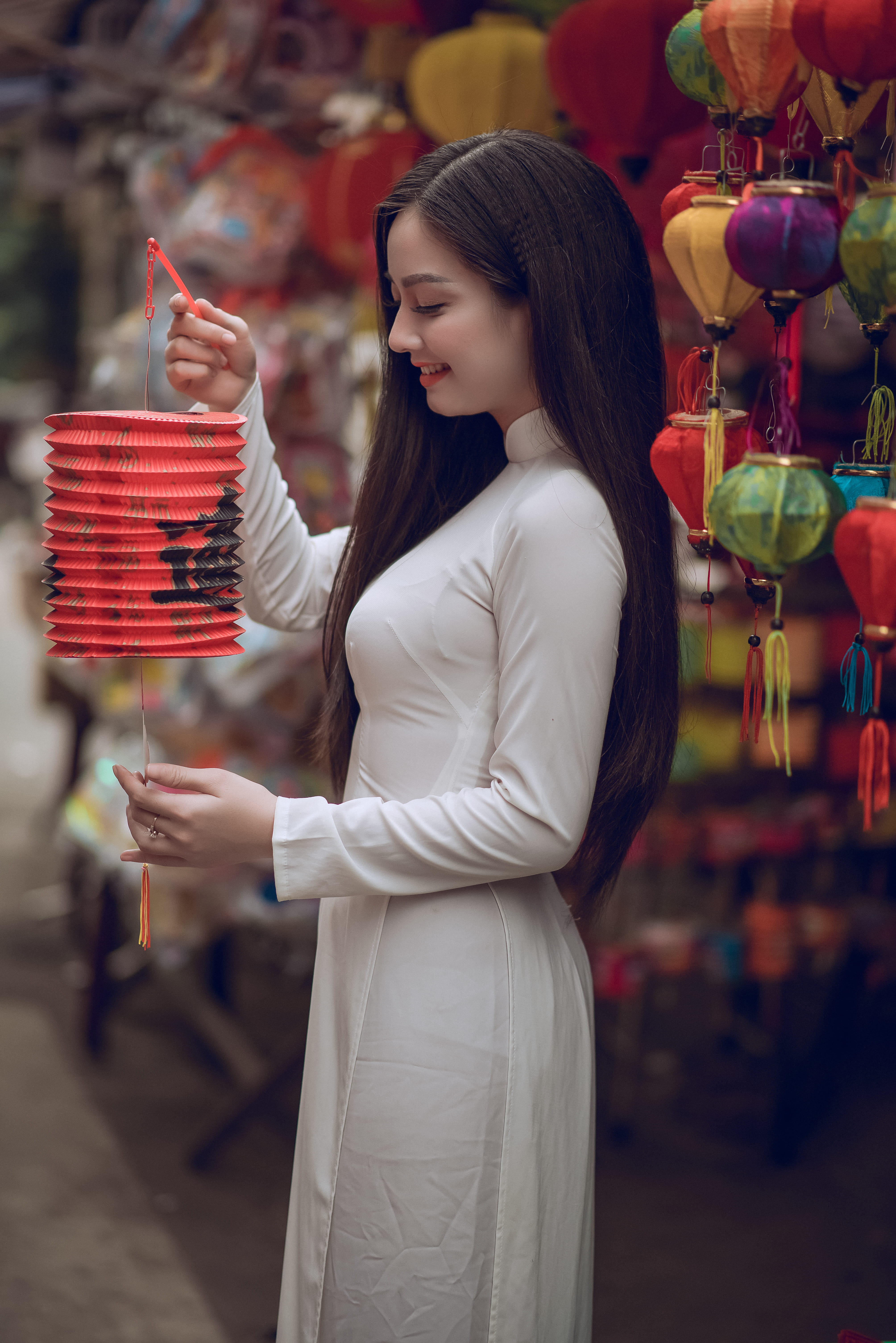 leisure activity, blurred background, lifestyles, focus on foreground, long hair, 5K, person, wear, beautiful woman, daytime, lantern, woman, one person, Phone HD Wallpaper