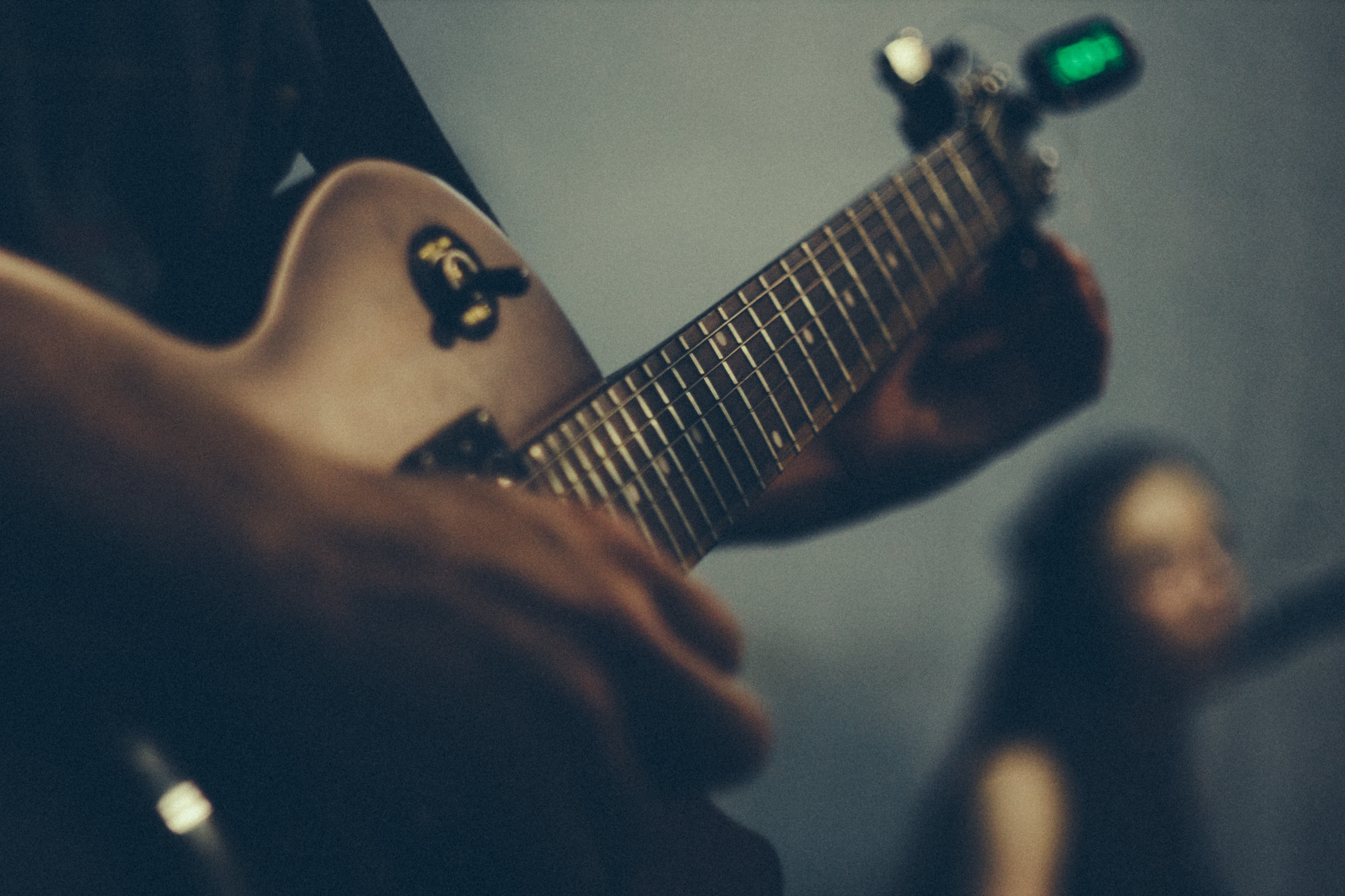 arts culture and entertainment, strings, electric guitar, guitar, musical instrument, tuners, plucking an instrument, performance, indoors, artist, weapon, HD Wallpaper