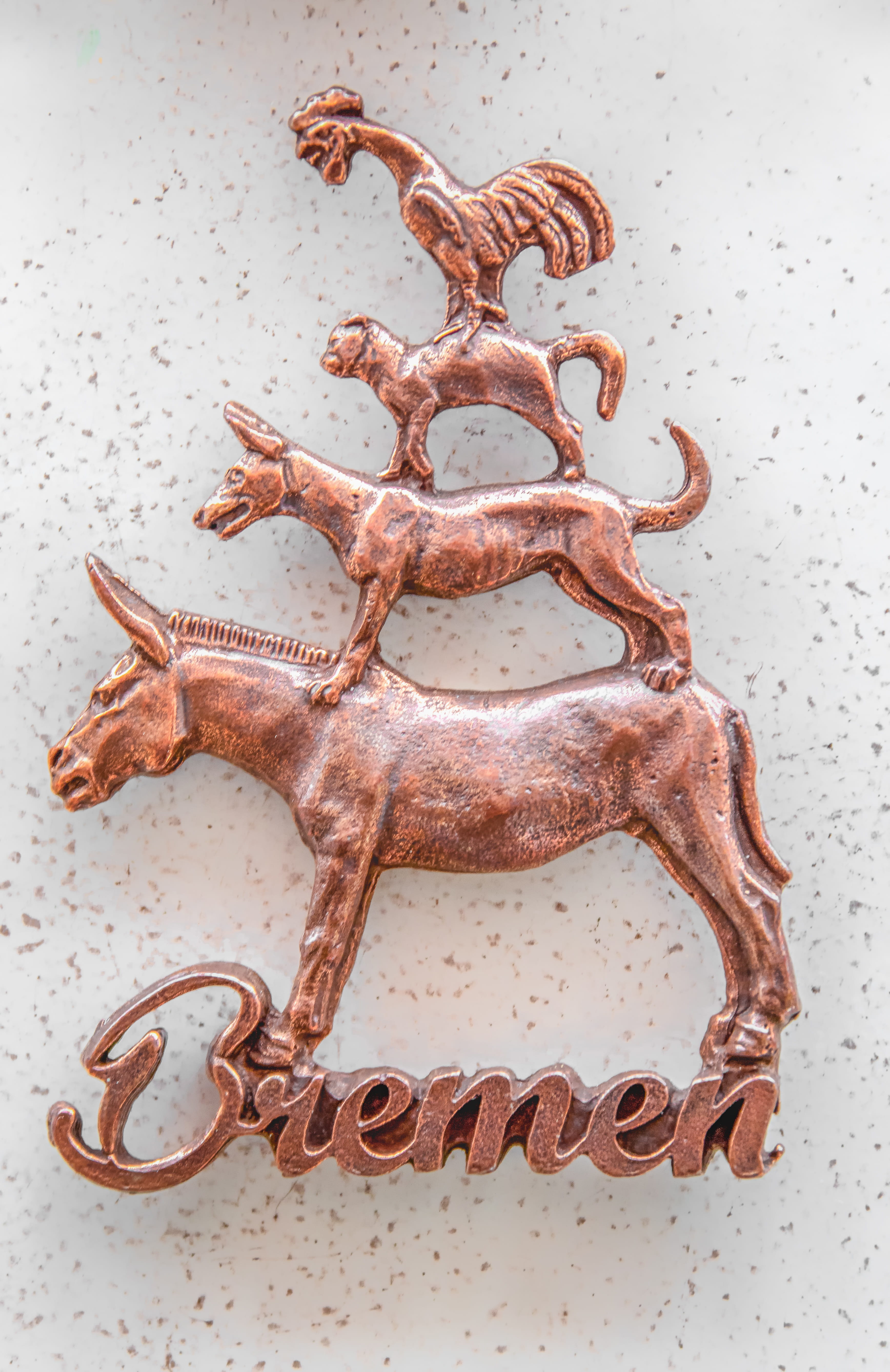 animal representation, close-up, fairy tales, art, still life, marine, star shape, pattern, bremen, town musicians, representation, ornament, souvenir, Phone HD Wallpaper