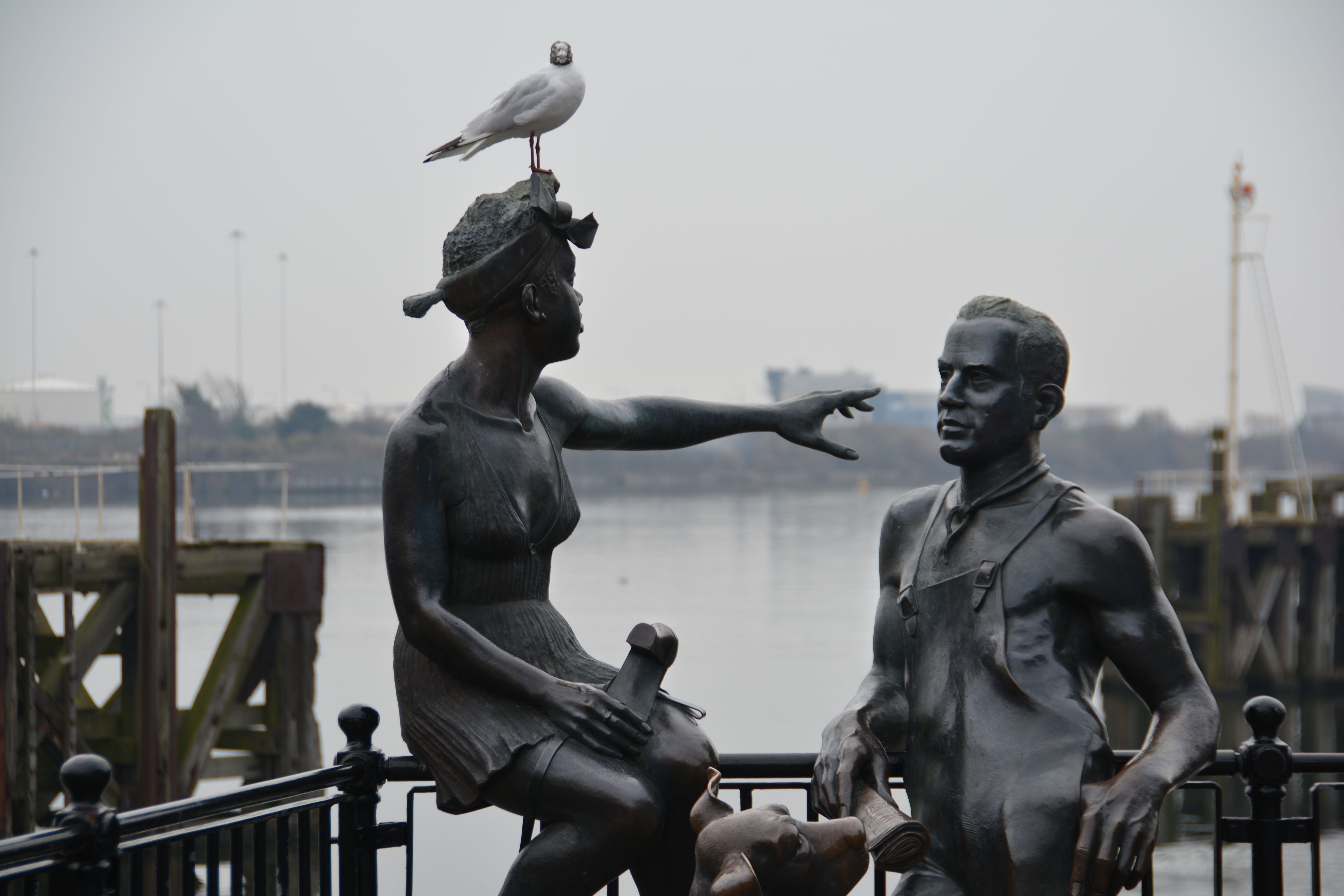 wildlife, human representation, monument, feather, 5K, lake, day, outdoor, statue, animal, architecture, outdoors, railing, beak, looking, bronze, landmark, HD Wallpaper