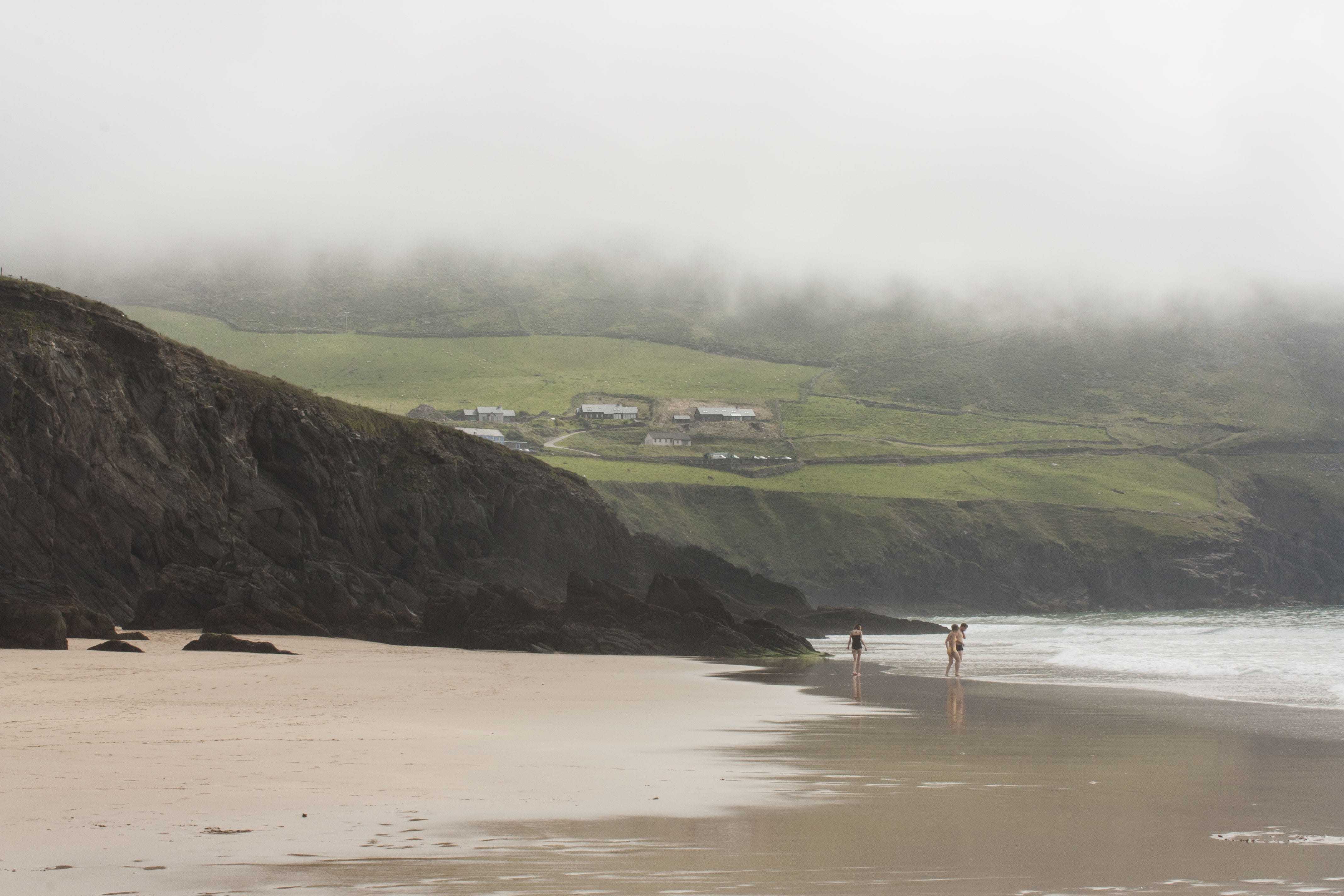 water, mountain, 4K, nature, fog, day, no people, outdoors, péninsule de dingle, scenics - nature, environment, contrast, sky, sea, tranquil scene, tranquility, HD Wallpaper