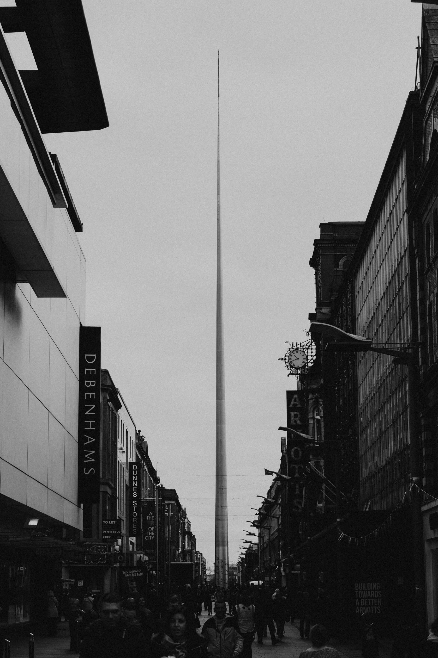 monument, city, strate, 2K, built structure, city life, perspective, line, large group of people, nature, transportation, facade, busy, skyscraper, mode of transportation, Phone HD Wallpaper