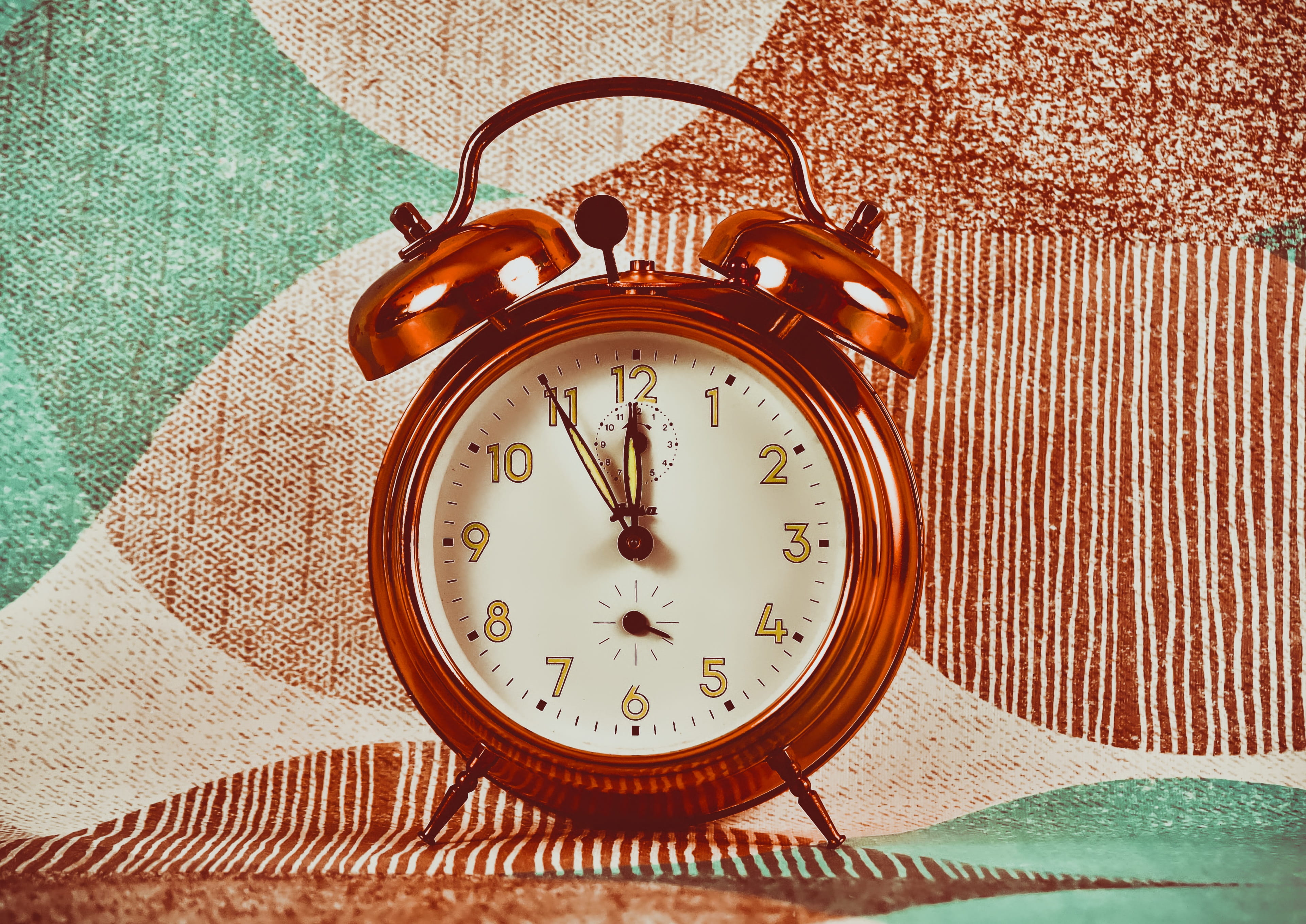 red, dial, no people, instrument of time, minute hand, pointer, alarm clock, disaster, accuracy, shape, wood - material, table, ring the bell, time, watch, HD Wallpaper