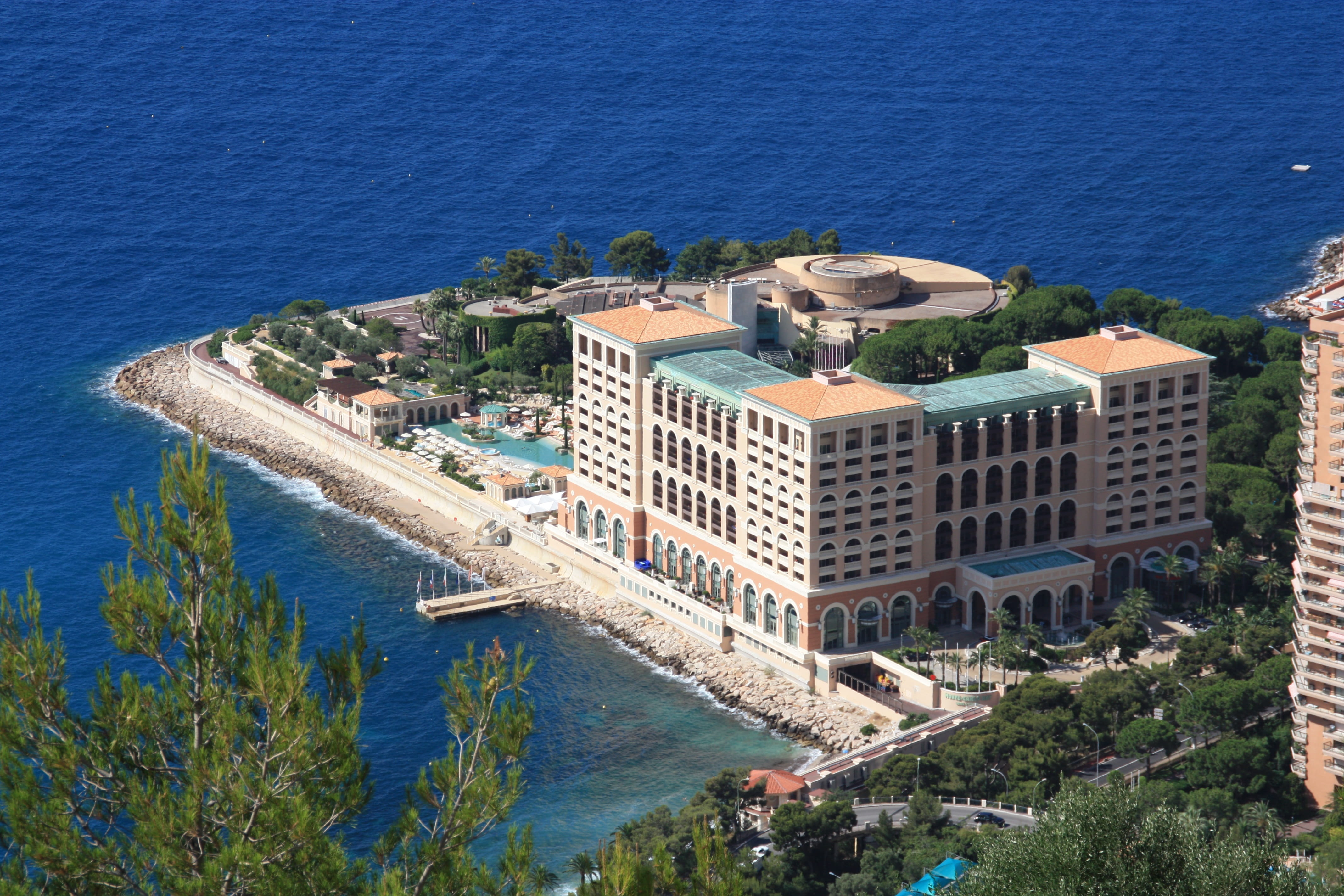outdoors, monte, Resort, travel destinations, beach, architecture, swimming pool, nature, day, built structure, land, Monte Carlo, luxury, blue, water, HD Wallpaper
