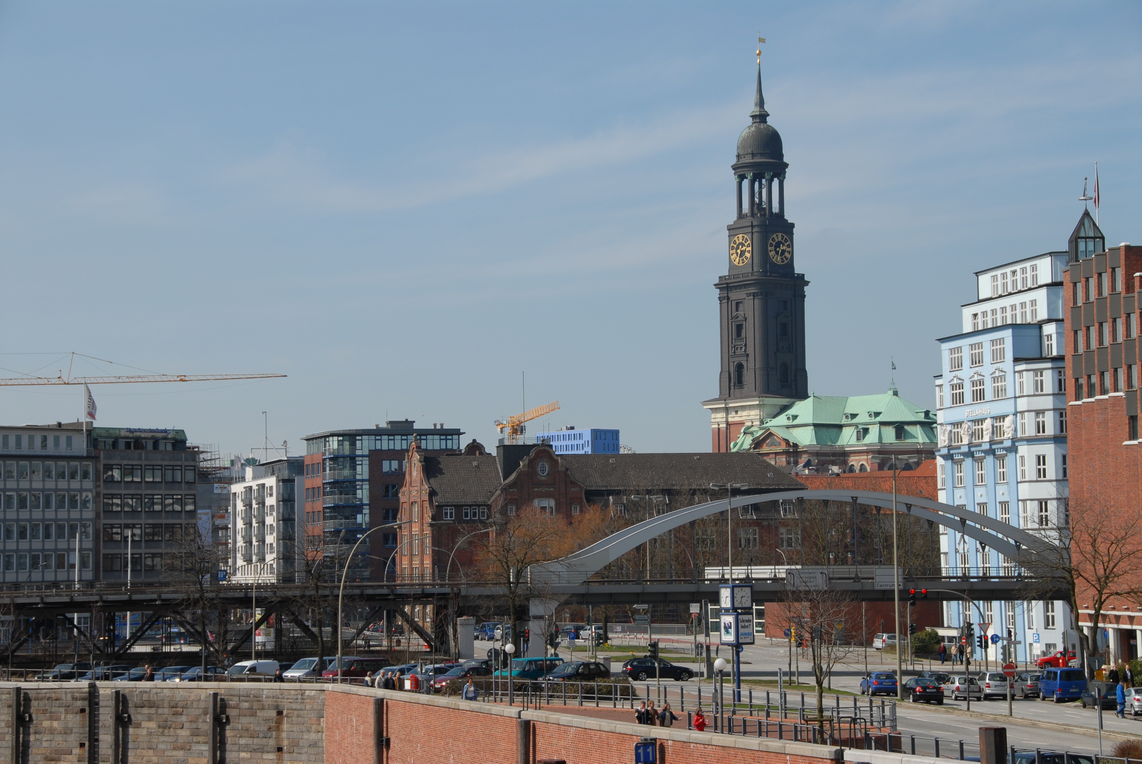 incidental people, tall - high, church, belief, religion, cranes, day, building exterior, sky, germany, spire, skyscraper, nature, st michaelis, travel destinations, HD Wallpaper
