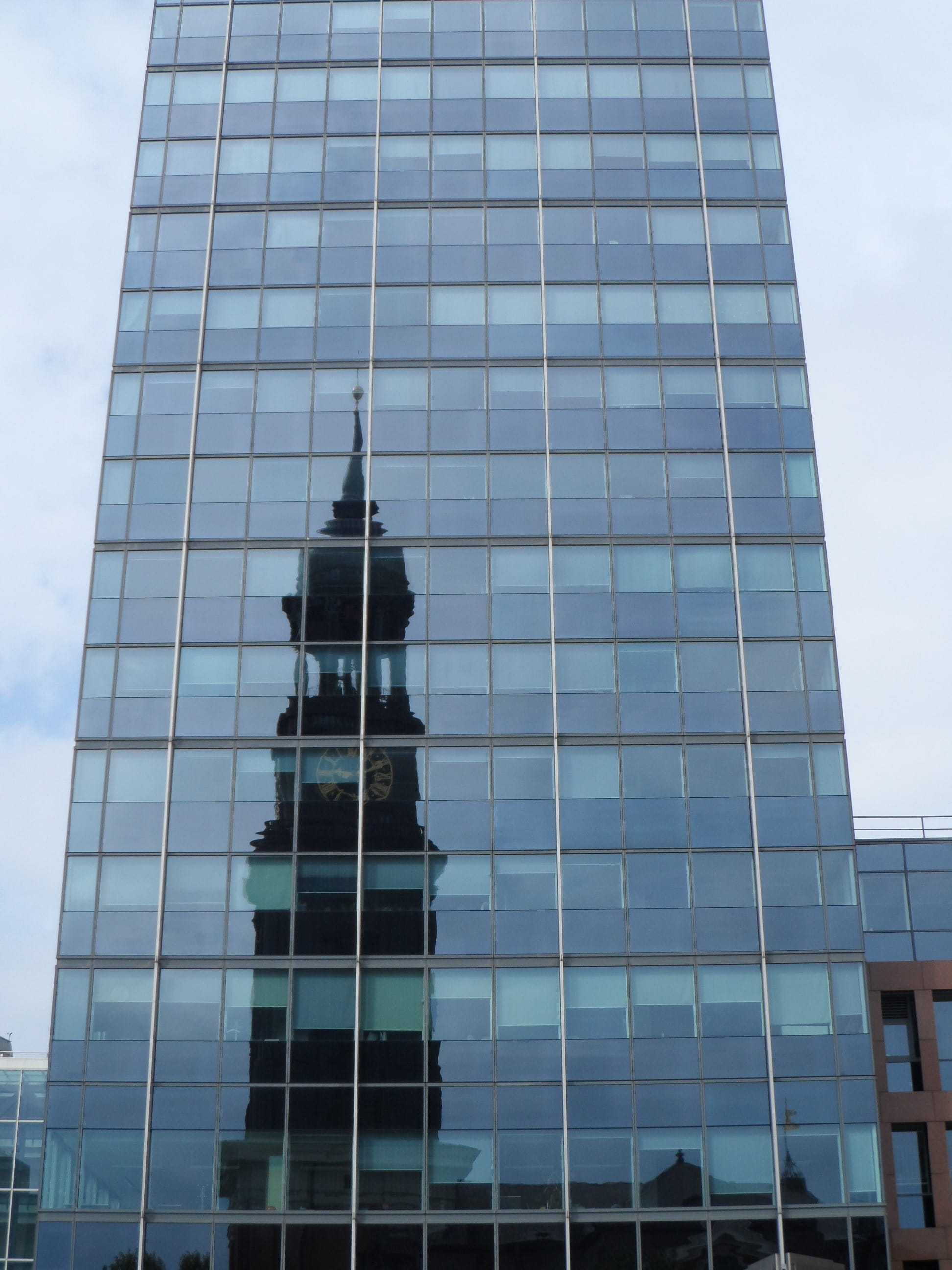 cloud - sky, office, office building exterior, built structure, skyscraper, low angle view, reflection, hamburg, michel, architecture, hamburger michel, Phone HD Wallpaper