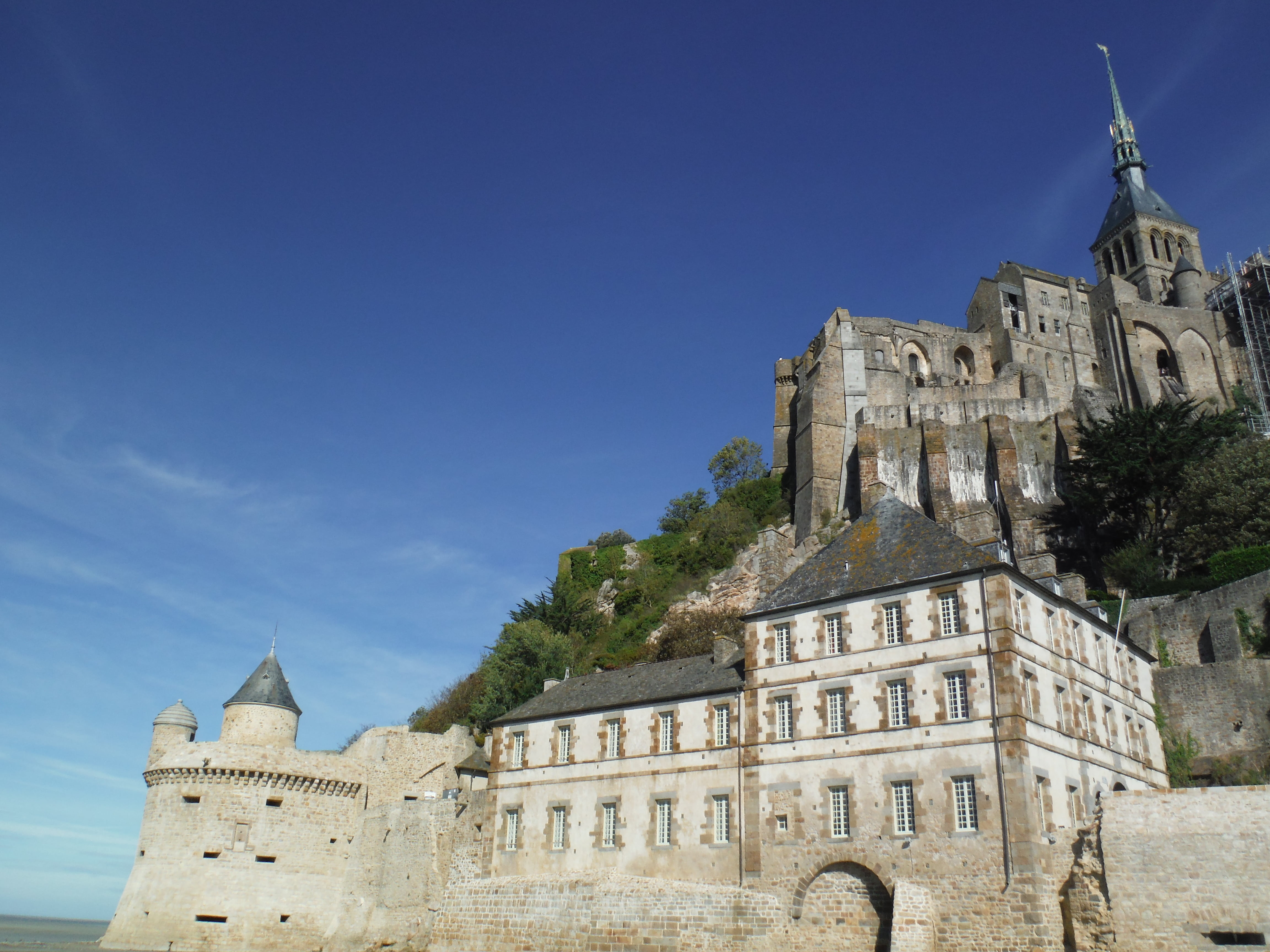 tourism, historical, old, fortress, touristic, french, history, michel, clear sky, travel destinations, cathedral, 4K, low angle view, tower, church, day, HD Wallpaper
