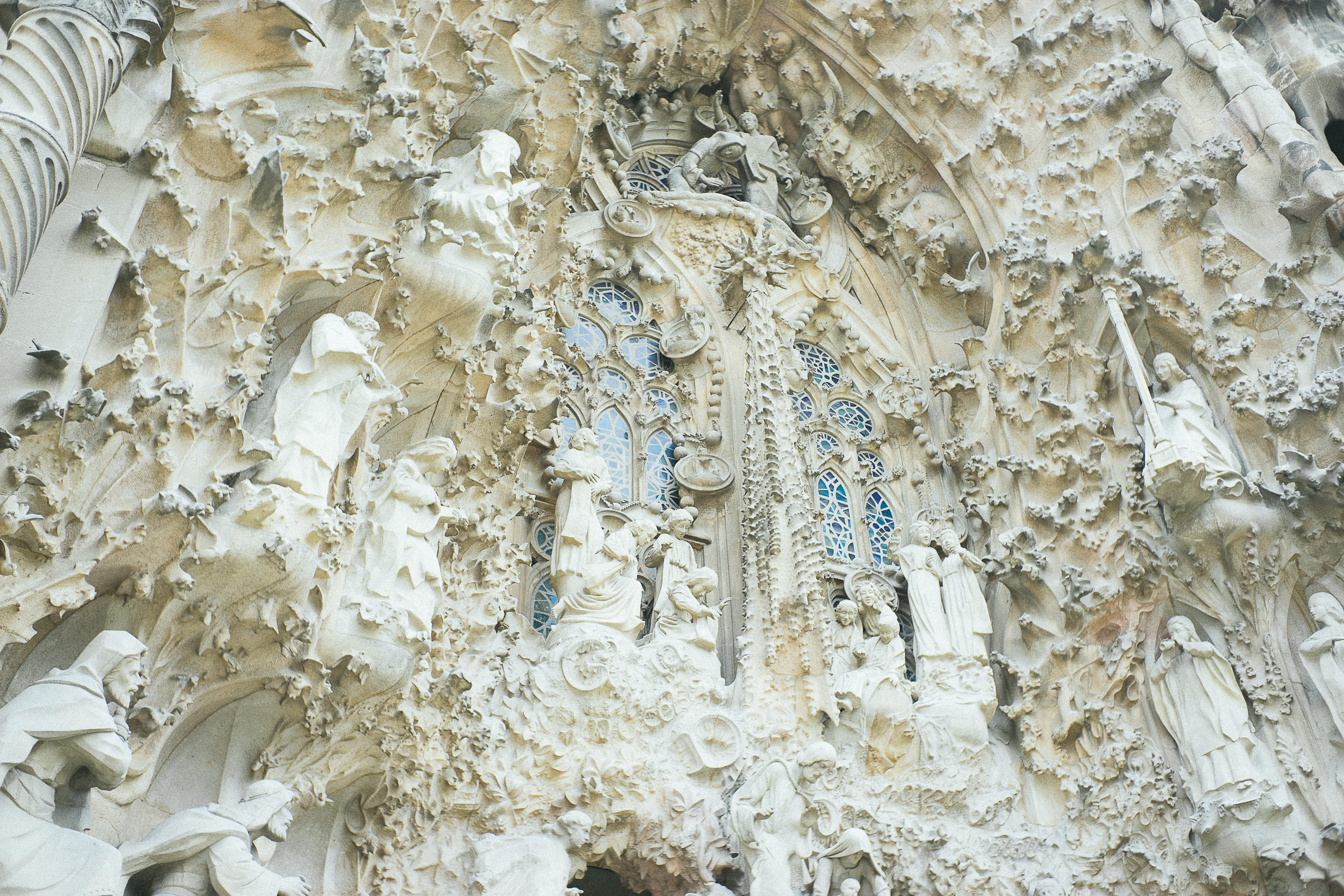 architecture, built structure, floral pattern, la sagrada familia, white color, belief, pattern, indoors, spirituality, ornate, backgrounds, ceiling, spain, HD Wallpaper