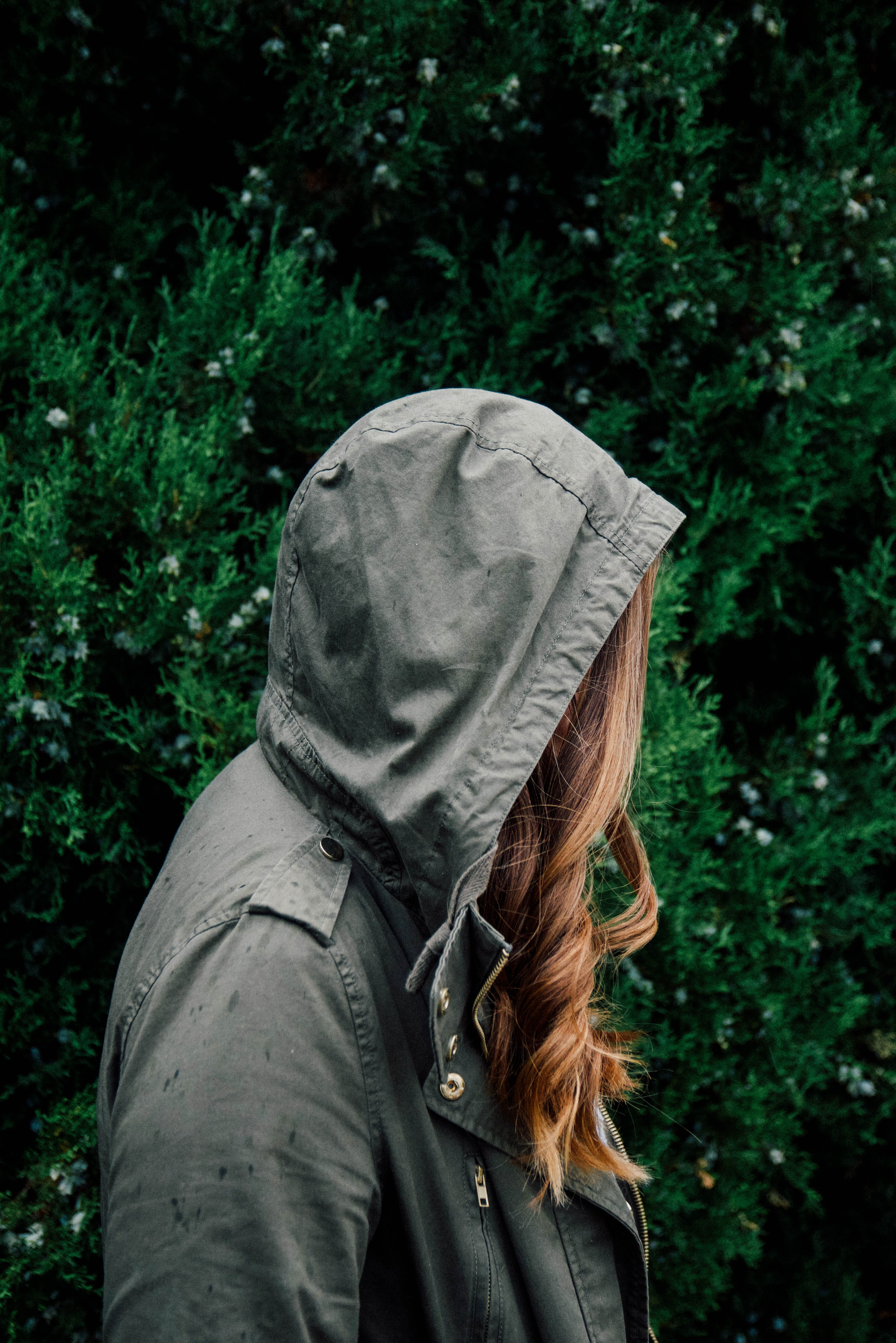 focus on foreground, waist up, adults only, lifestyles, clothing, hooded, near, warm clothing, hair, outdoors, wearing, 5K, adult, one Person, forest, Phone HD Wallpaper