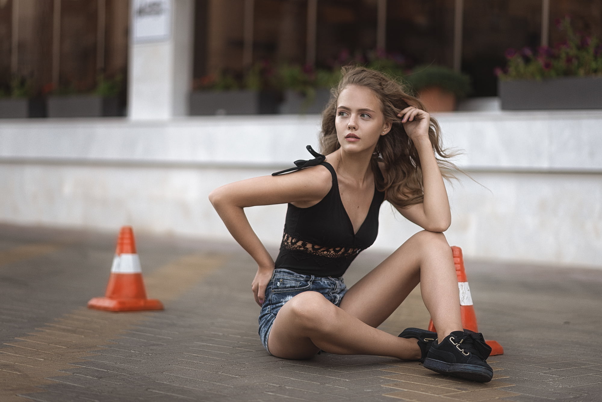 depth of field, hair, jean shorts, hairstyle, looking at camera, shoes, women, day, lifestyles, portrait, beauty, women outdoors, looking away, front view, HD Wallpaper