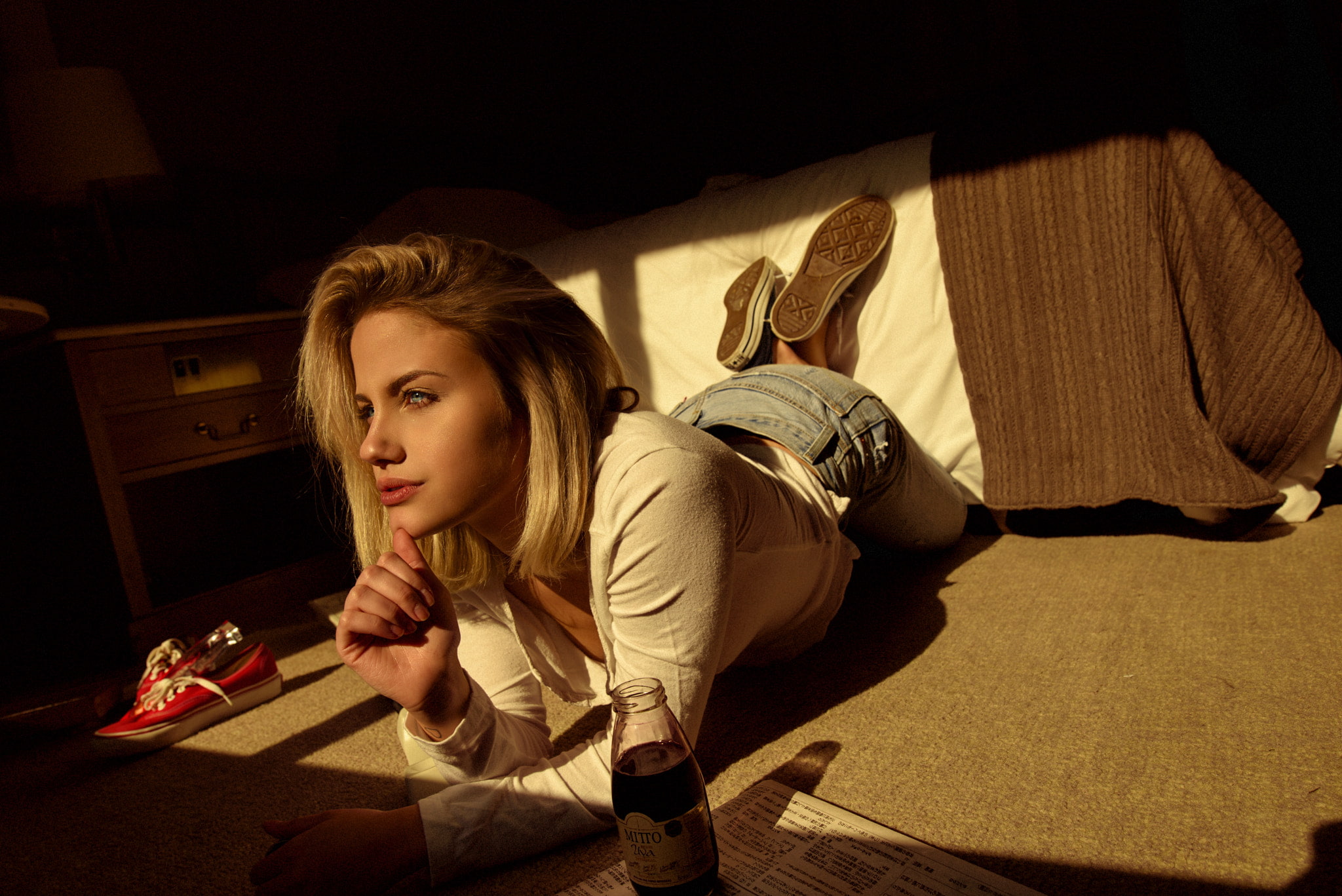 hair, profile, furniture, looking away, blond hair, shadow, technology, relaxation, shirt, on the floor, young adult, teenager, lifestyles, women, one person, HD Wallpaper