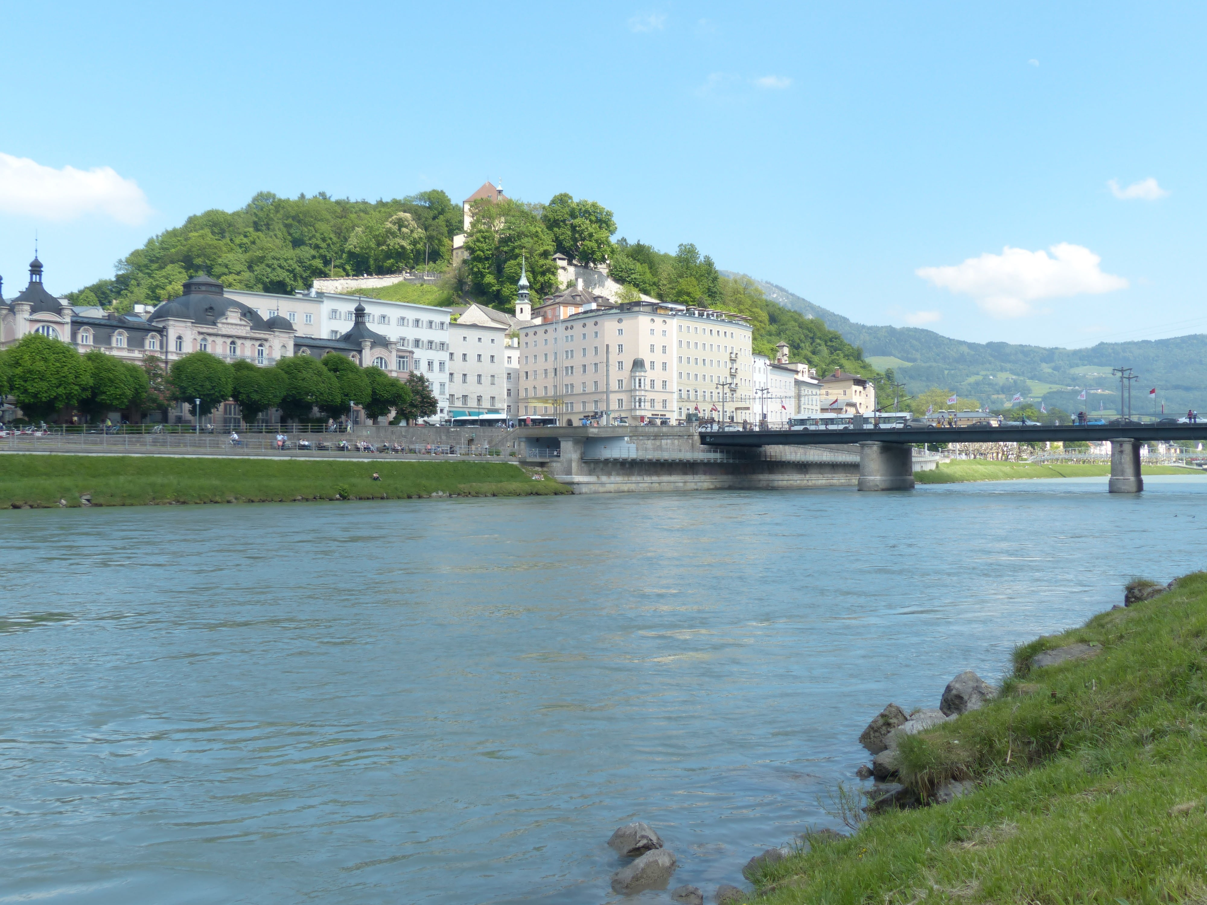 salzburg, bridge, connection, green, water, mountain, city trip, mozartsteg, riverside, sky, building, waterfront, historically, capuchin monastery, river, HD Wallpaper
