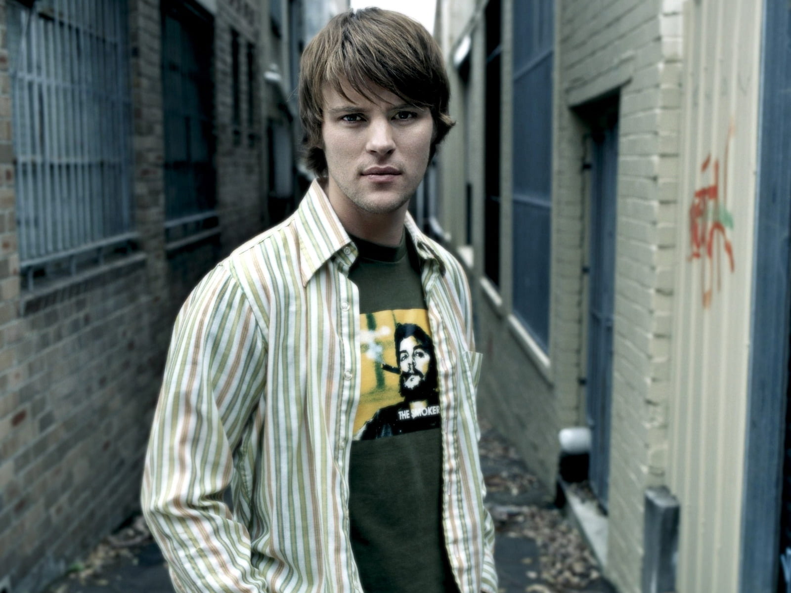 security, print, day, young adult, looking at camera, hair, men, government, shirt, che, one person, white, alley, adult, hairstyle, confidence, jesse spencer, HD Wallpaper