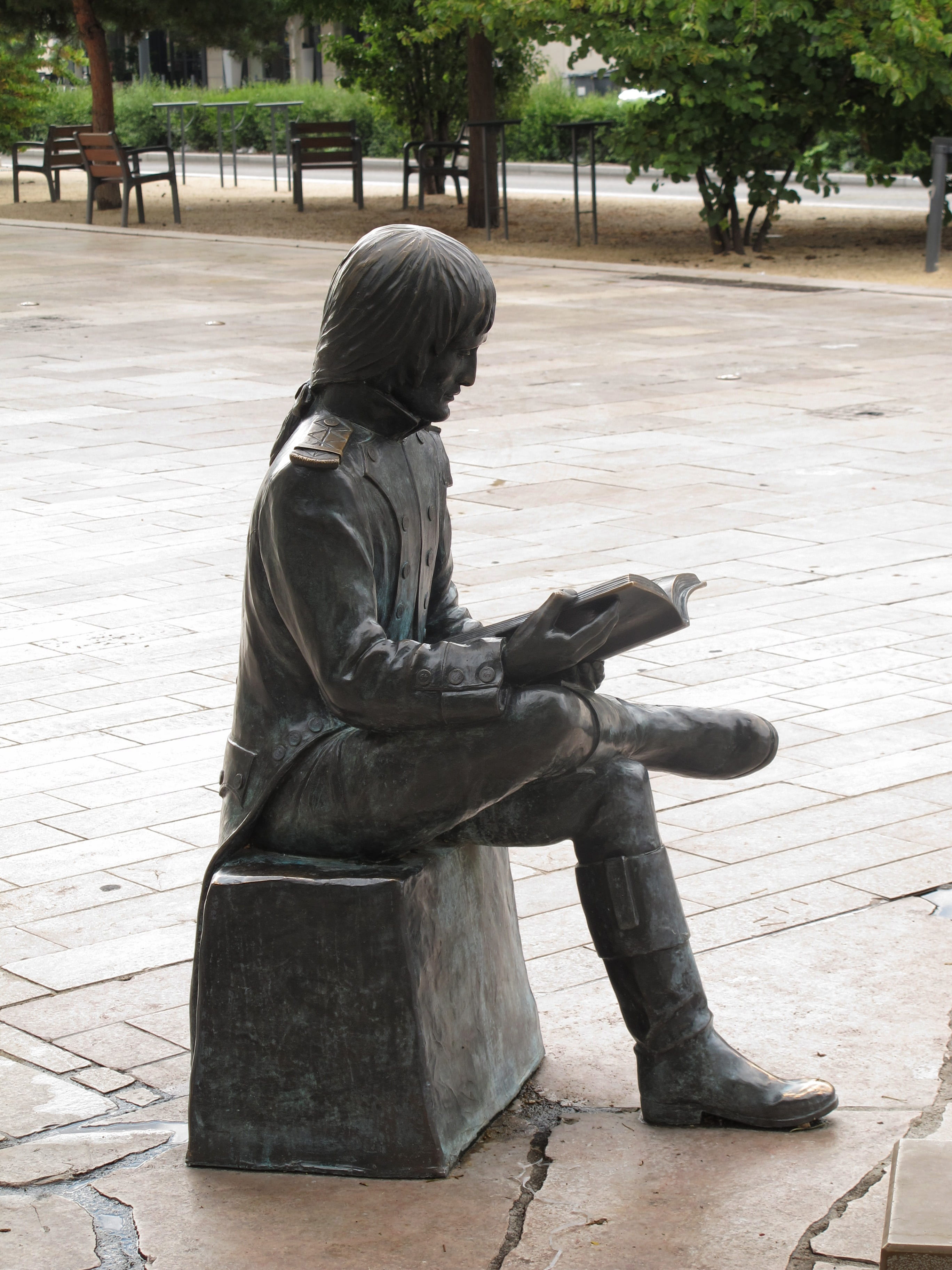 males, full length, sculpture, valence, uniform, people, j - p, leisure activity, childhood, france, day, bonaparte, book, statue, tree, street, real people, Phone HD Wallpaper
