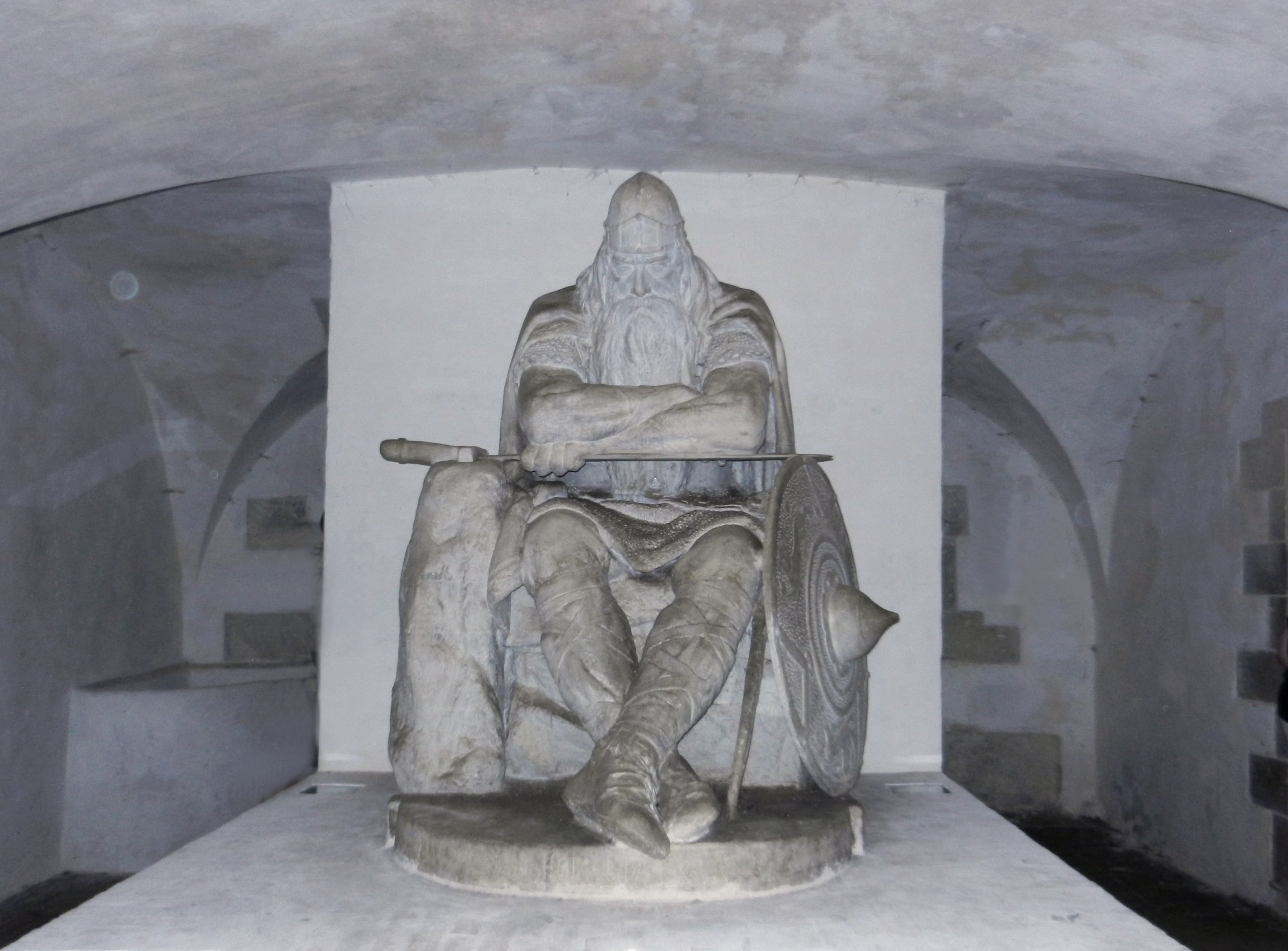 built structure, indoors, human representation, history, sculpture, monument, castle of hamlet, building, architecture, statue, 2K, viking, the past, representation, HD Wallpaper