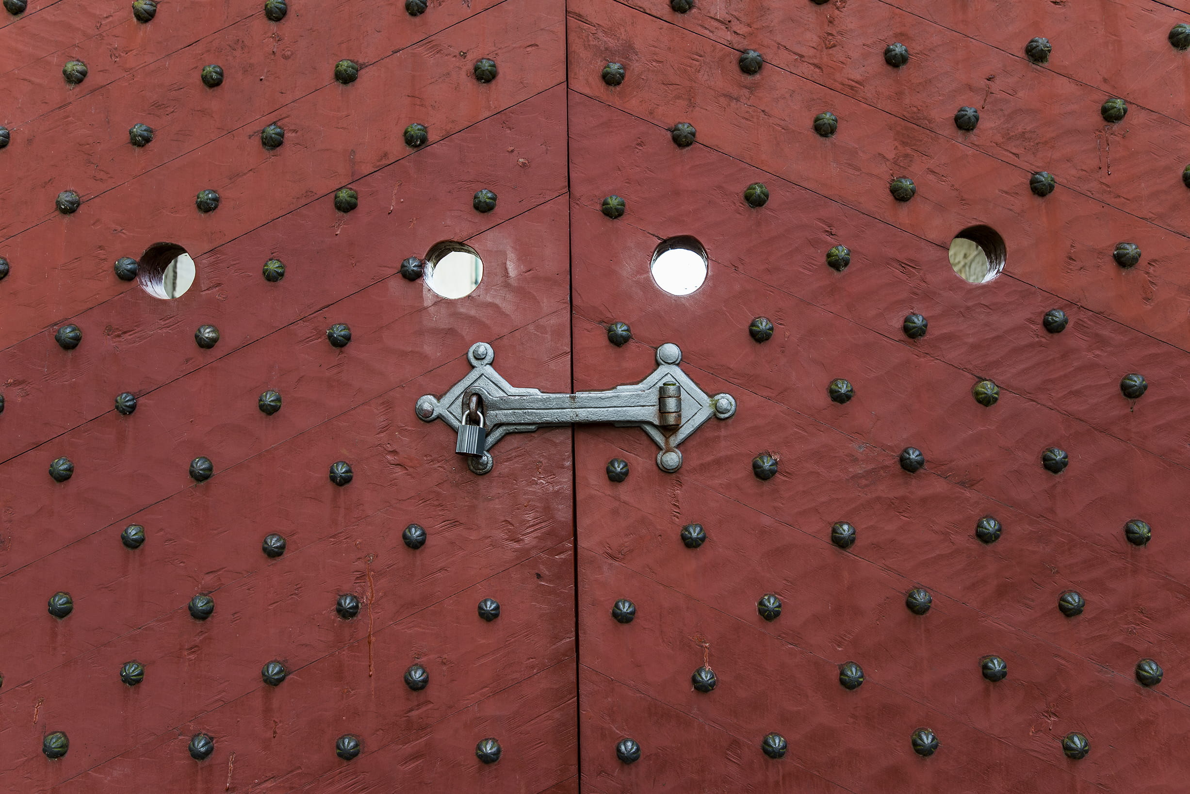 castle, pattern, full frame, brown, indoors, day, hamlet, design, denmakr, architecture, creativity, low angle view, door, representation, explore, travel, HD Wallpaper