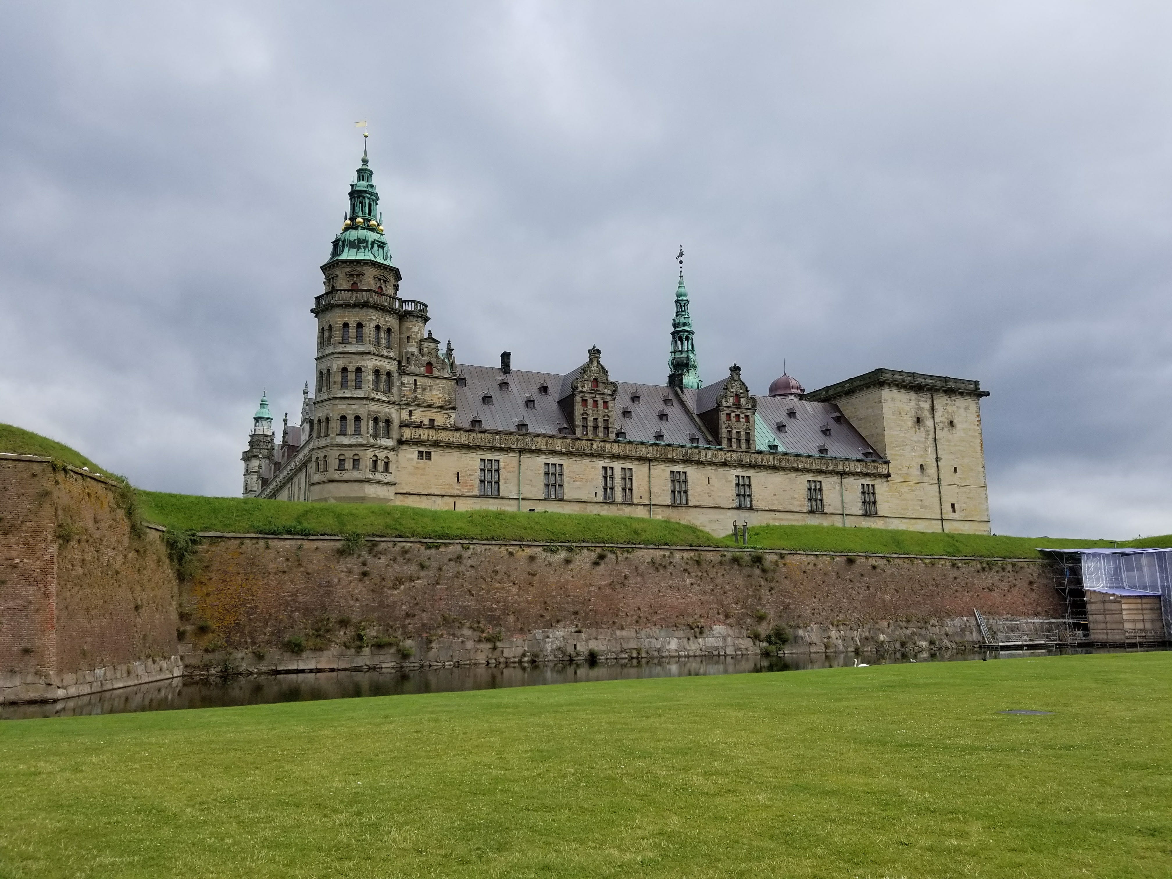 history, shakespeare, building exterior, danish, nature, travel destinations, no people, tower, tourism, moat, green color, outdoors, the past, grass, architecture, HD Wallpaper