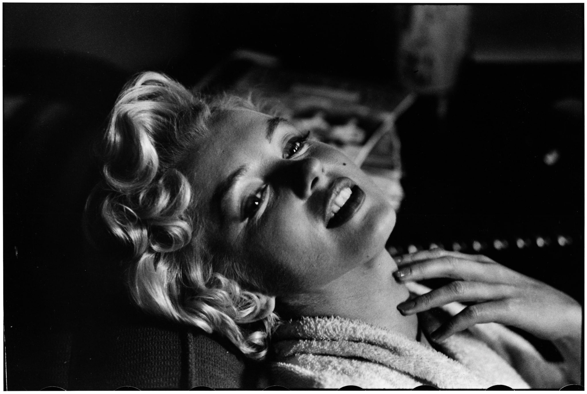 smoking issues, close-up, young adult, adult, marilyn monroe desktop  pictures, contemplation, lifestyles, transfer print, beautiful woman, young women, HD Wallpaper