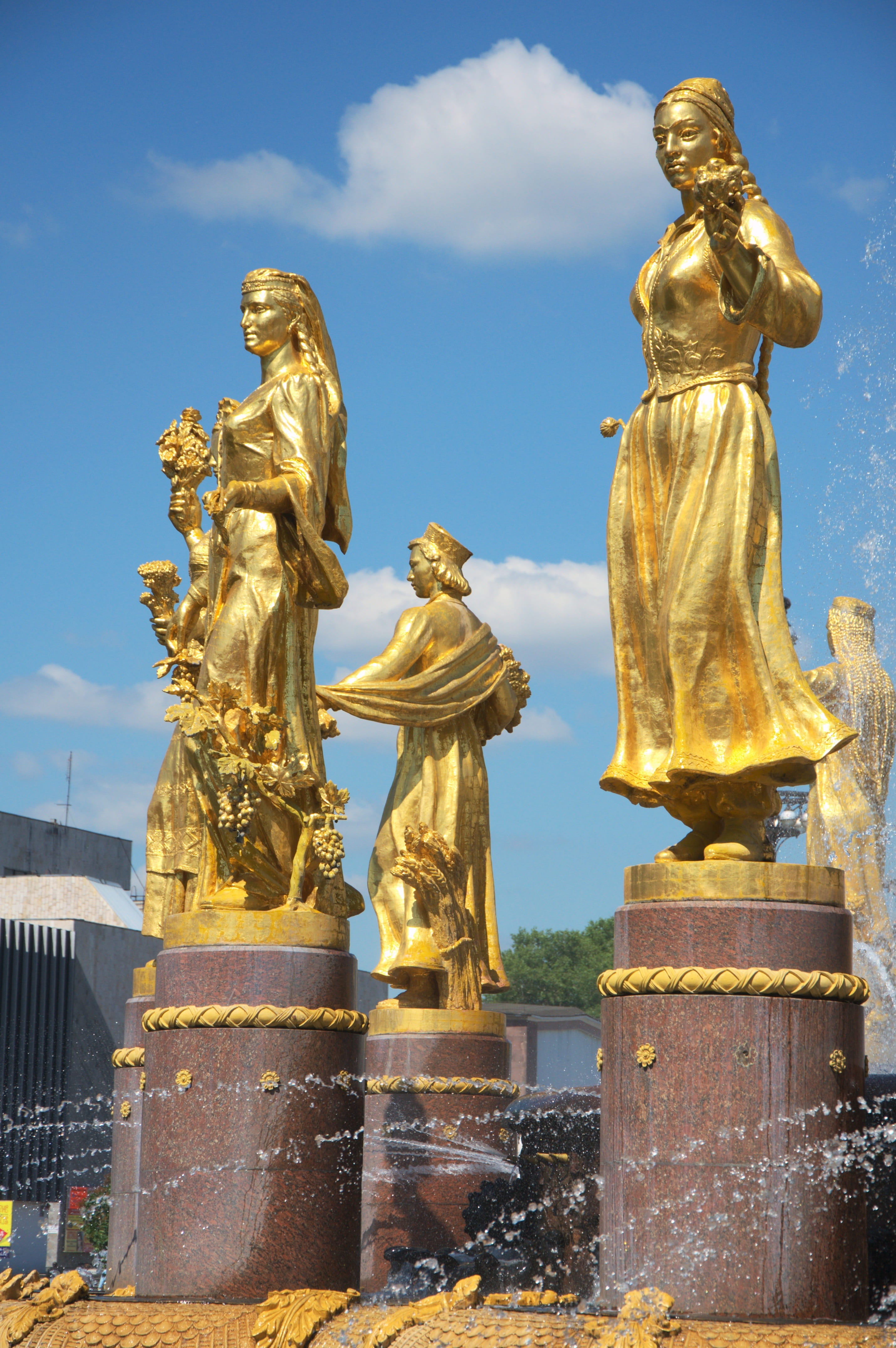 gold colored, female likeness, statue, nature, moscow, sculpture, art and craft, craft, historically, Moscow, representation, human representation, the past, Phone HD Wallpaper
