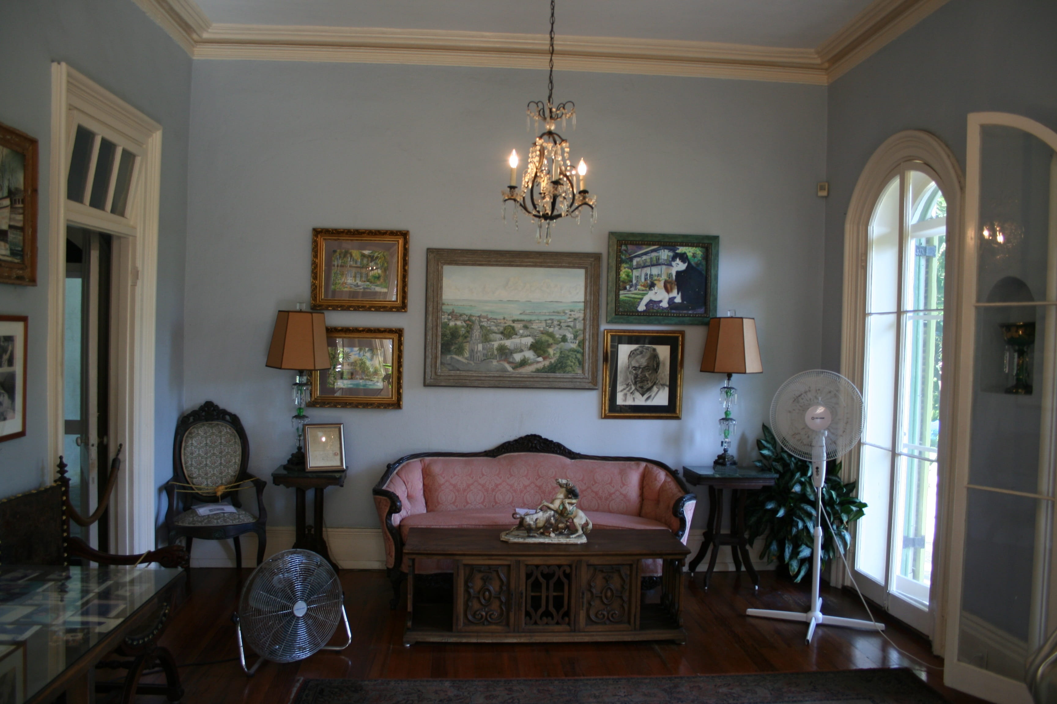 electric lamp, 2K, wealth, no people, home interior, luxury, Hemingway, chandelier, florida, picture frame, home, architecture, chair, ceiling, vacation, HD Wallpaper