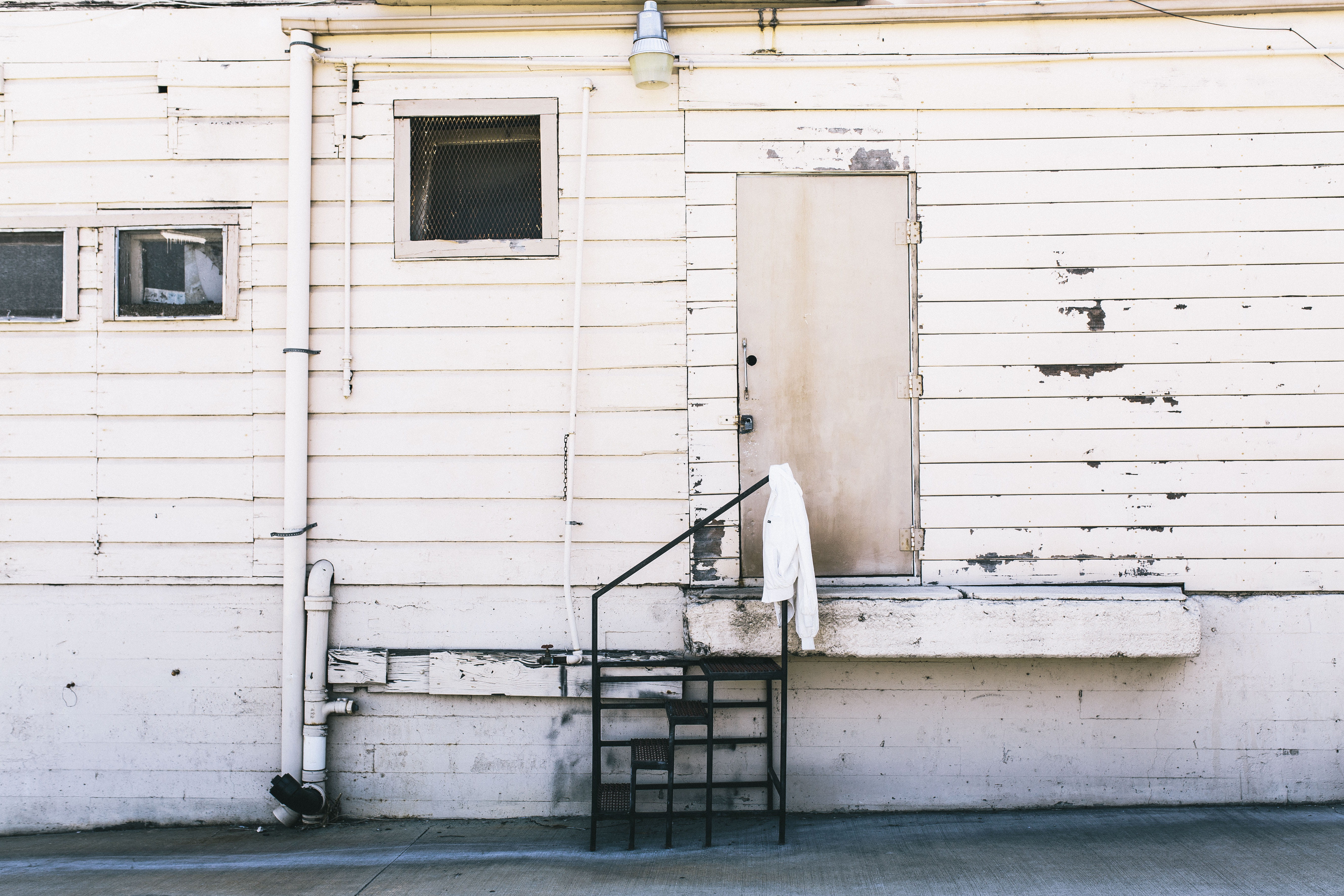 door, light, damaged, 5K, wall - building feature, texture, outdoors, panelled, metal, closed, day, building, stair, residential district, paint, wood, HD Wallpaper