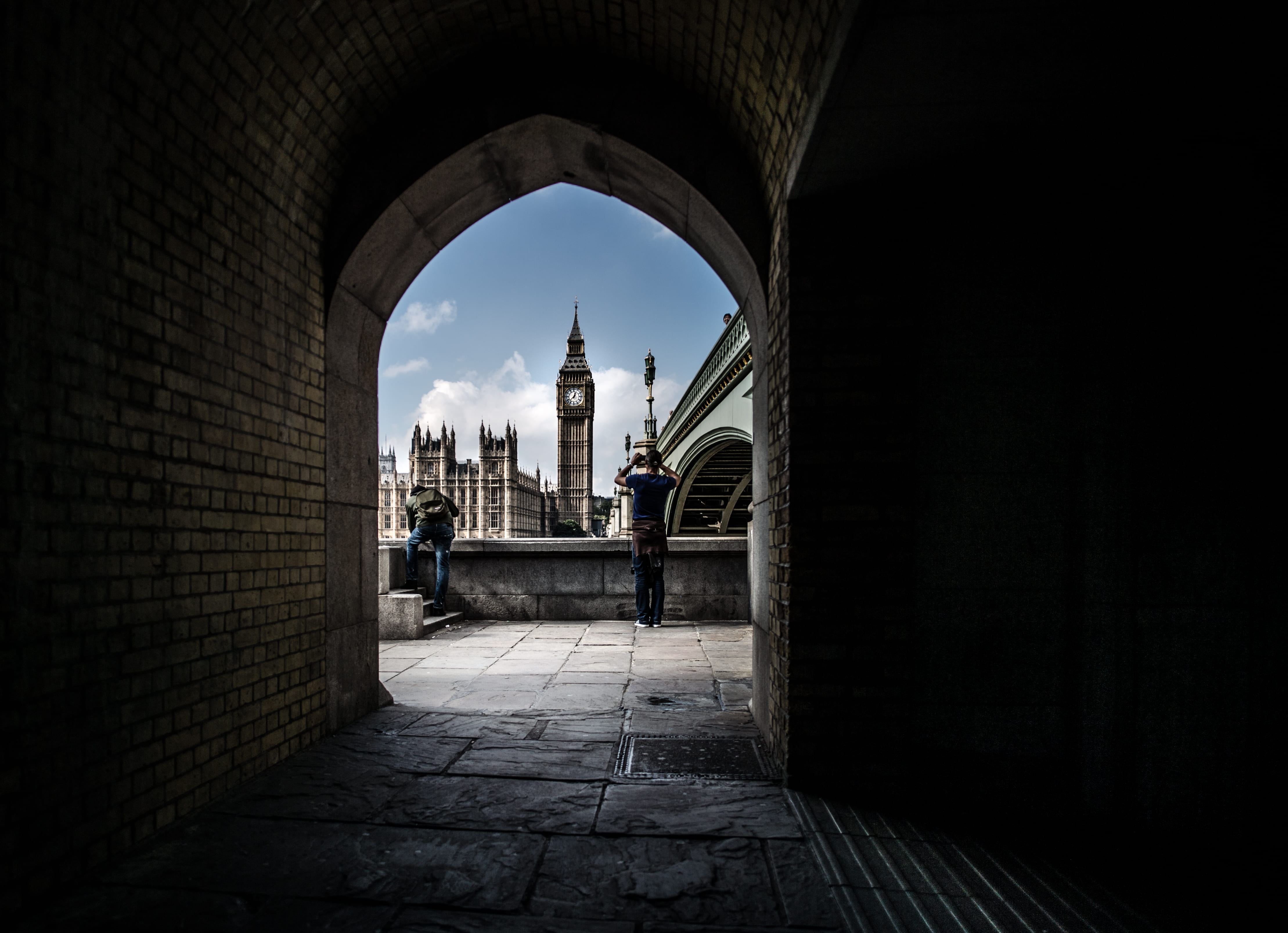 built structure, sitting, top, city, gray, history, tourism, person, travel, standing, sky, building exterior, alleyway, nature, front, building, london, HD Wallpaper