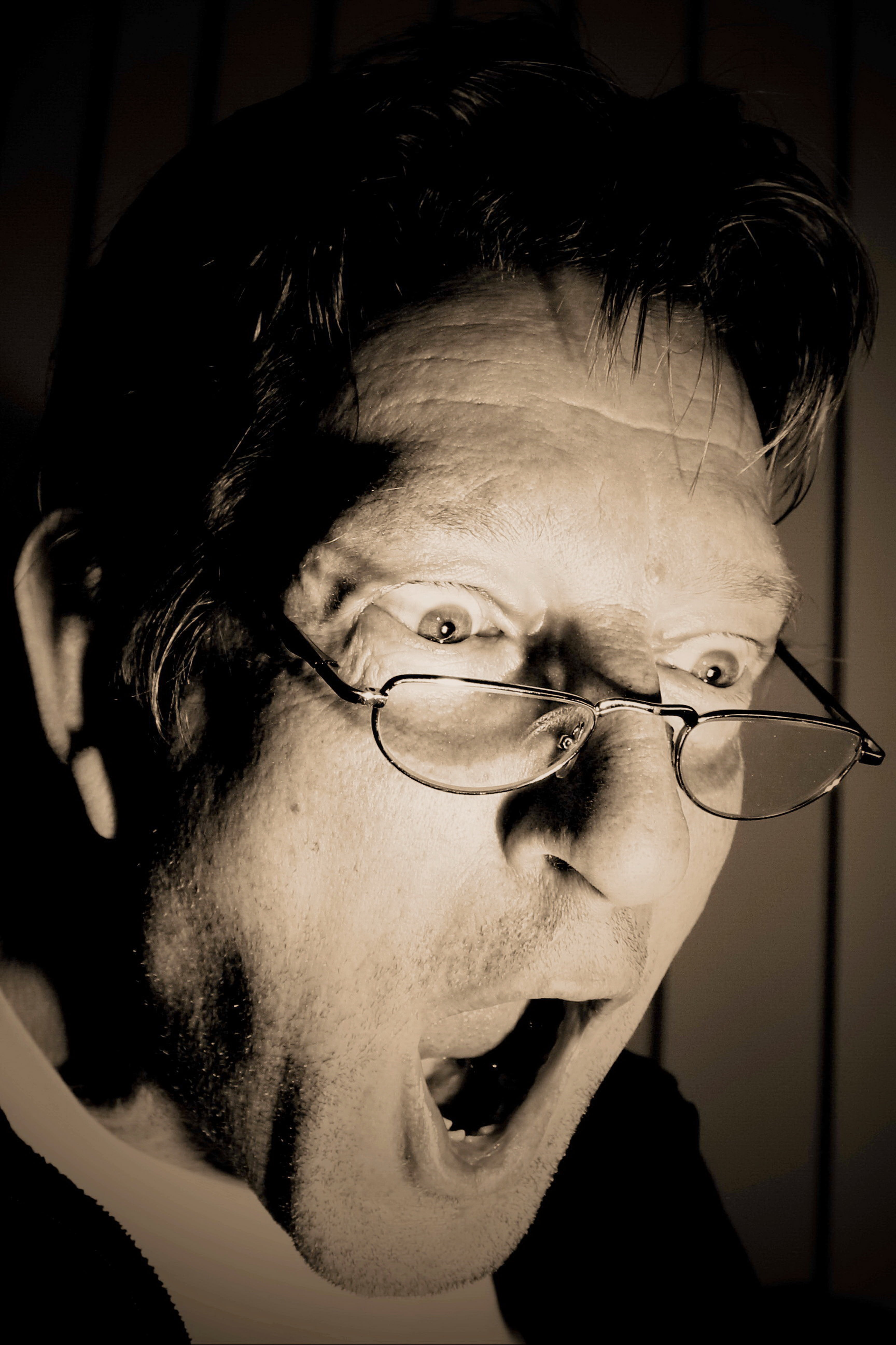 portrait, opening, front view, glasses, human face, man, looking away, headshot, one man only, terrified, panic, young adult, one person, men, indoors, Phone HD Wallpaper