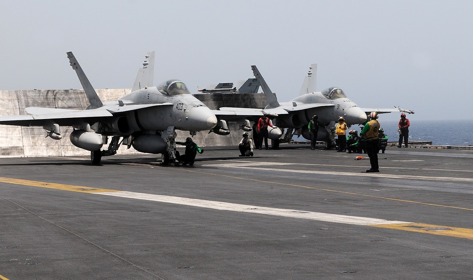 fighter plane, Jet Fighters, USS Abraham Lincoln, transportation, airport runway, 720P, air vehicle, McDonnell Douglas F/A-18 Hornet, freight transportation, HD Wallpaper