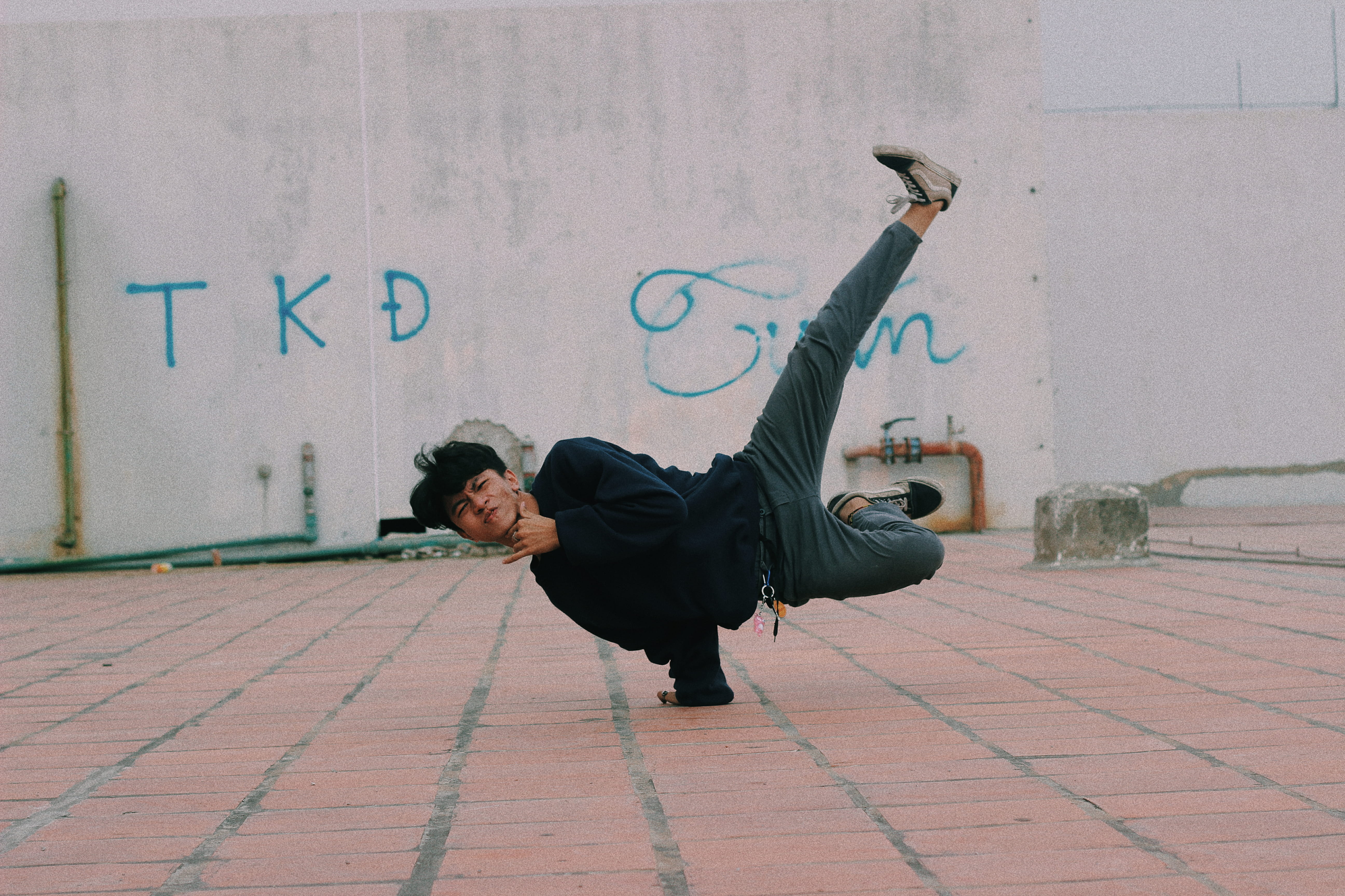 young adult, kicking, handstand, dance pose, 5K, clothing, stand, leisure activities, real people, dancing, martial arts, building exterior, human, casual clothing, HD Wallpaper