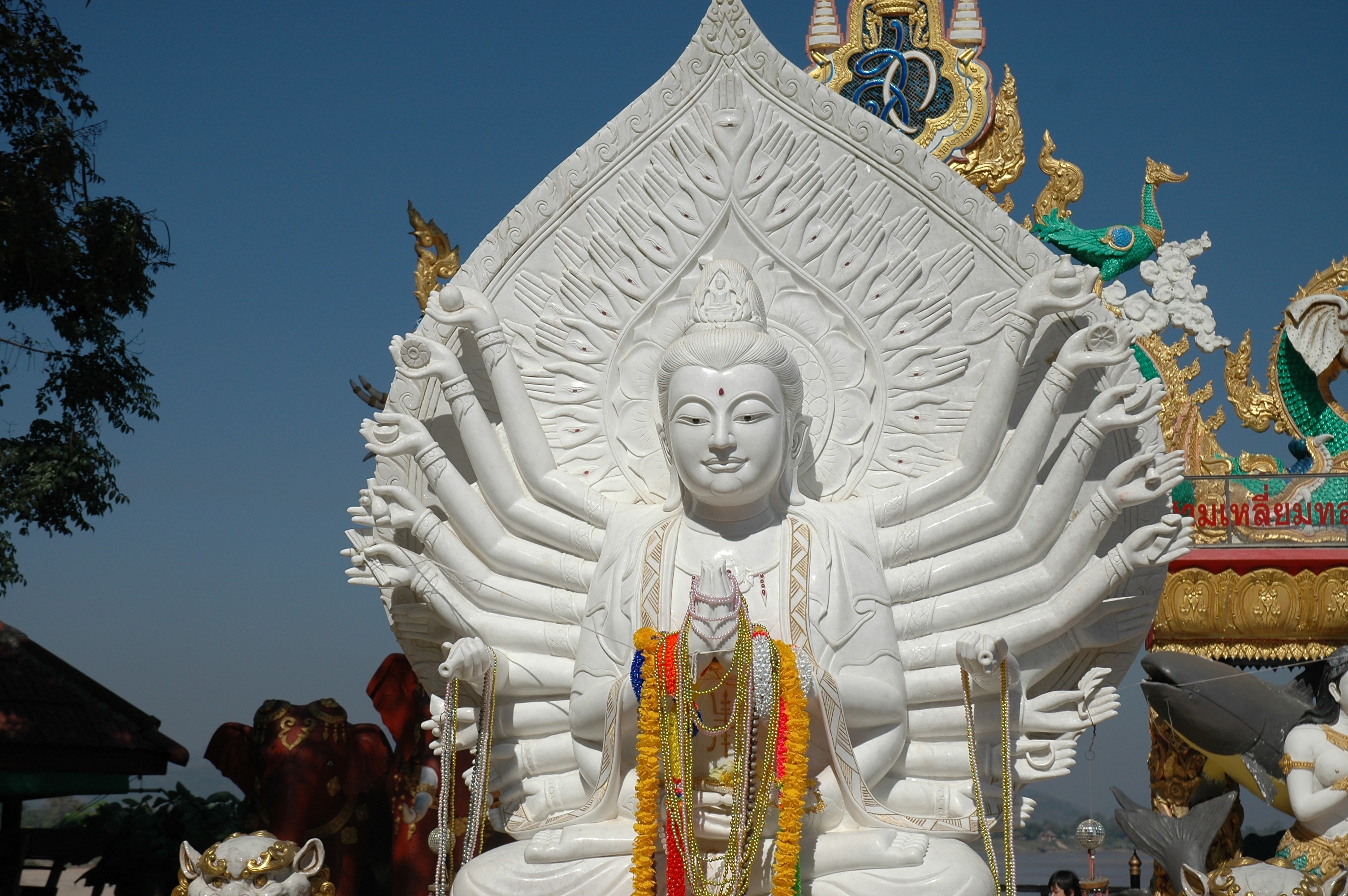 creativity, low angle view, sculpture, white, demon - fictional character, spirituality, place of worship, ornate, idol, belief, art and craft, sky, no people, HD Wallpaper