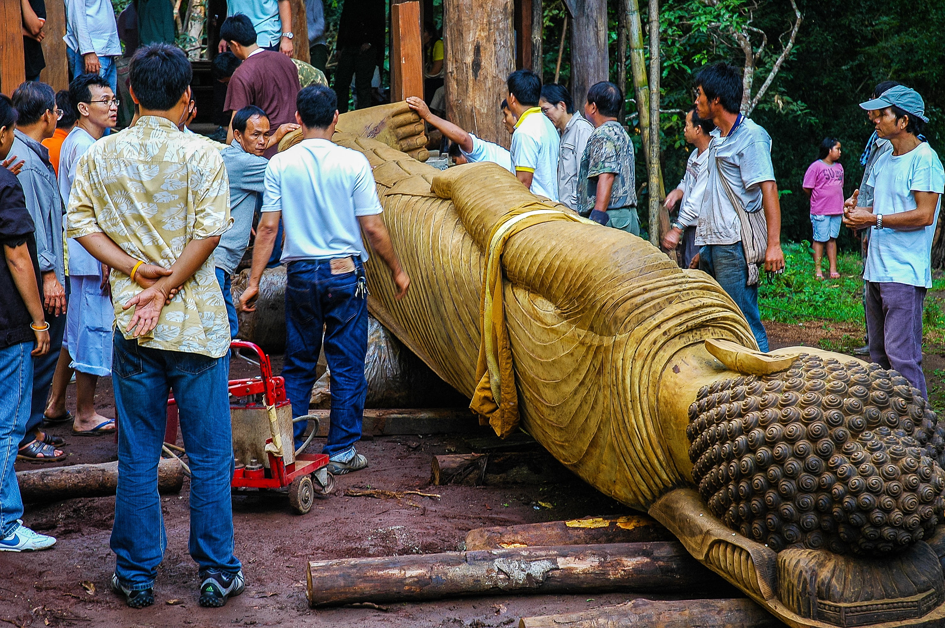 transportation, day, lifestyles, lying, 2K, large group of people, holzbuddah, buddah, move, group of people, market, casual clothing, occupation, transport, HD Wallpaper