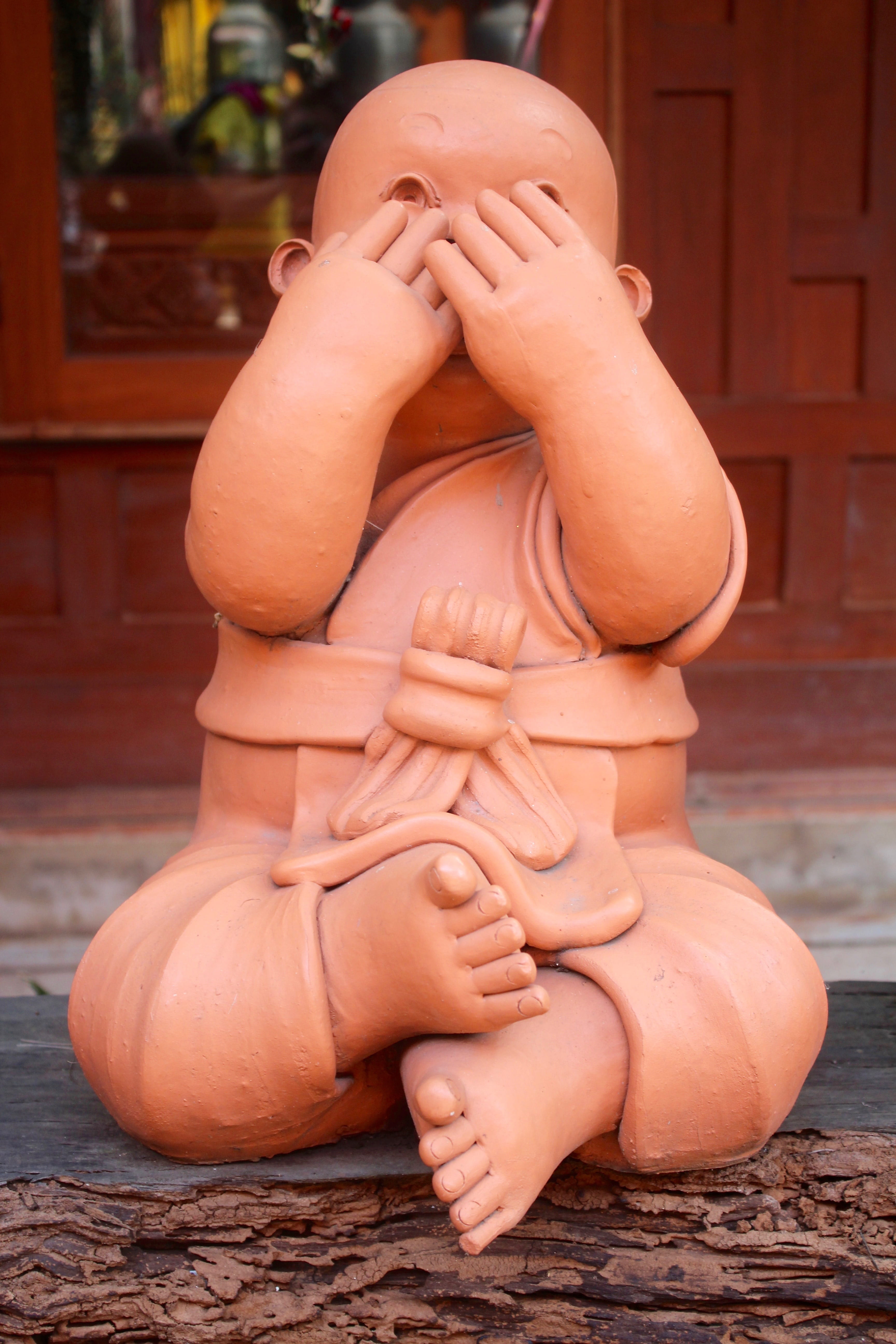 5K, wooden, day, creativity, brown, figures, finger man, buddha, stone figure, laugh, nature, sunlight, outdoors, craft, human representation, buddhism, Phone HD Wallpaper