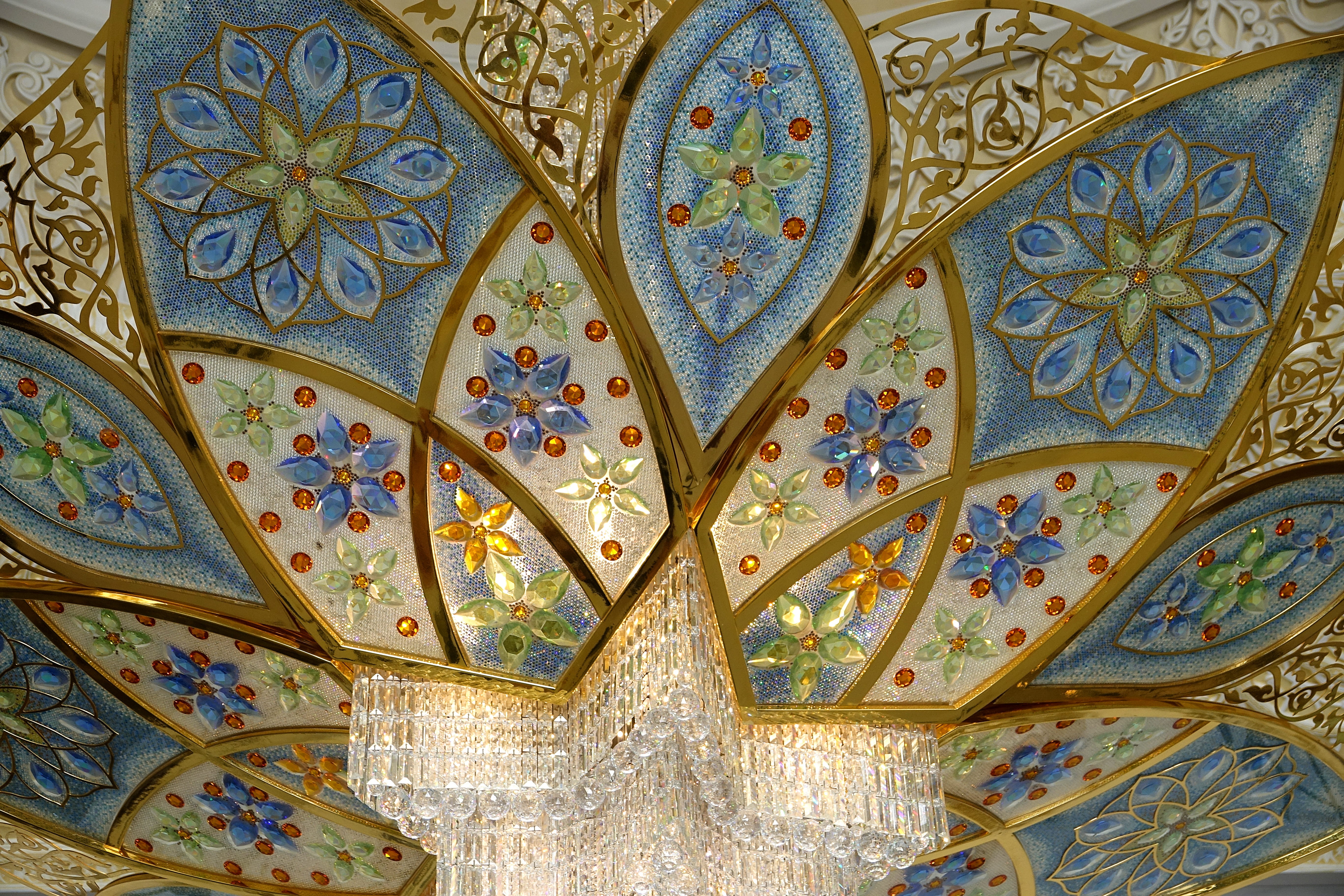 chandelier, uae, architecture, building, art and craft, design, wall - building feature, indoors, fresco, mosque, mural, architecture and art, sheikh zayid mosque, HD Wallpaper