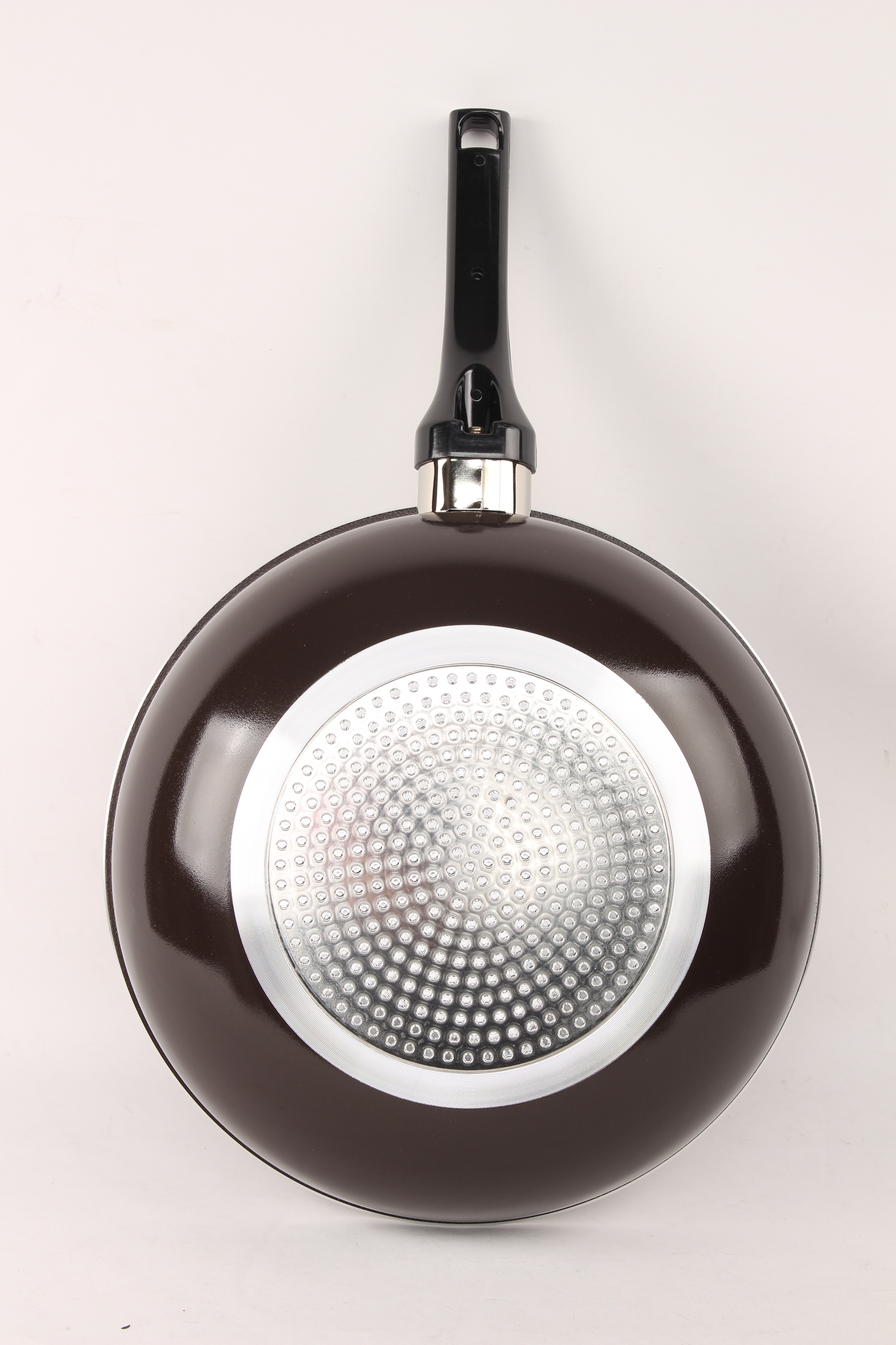 audio equipment, circle, palace of the fans, arts culture and entertainment, royal court, the frying pan, close-up, indoors, black color, microphone, white background, Phone HD Wallpaper