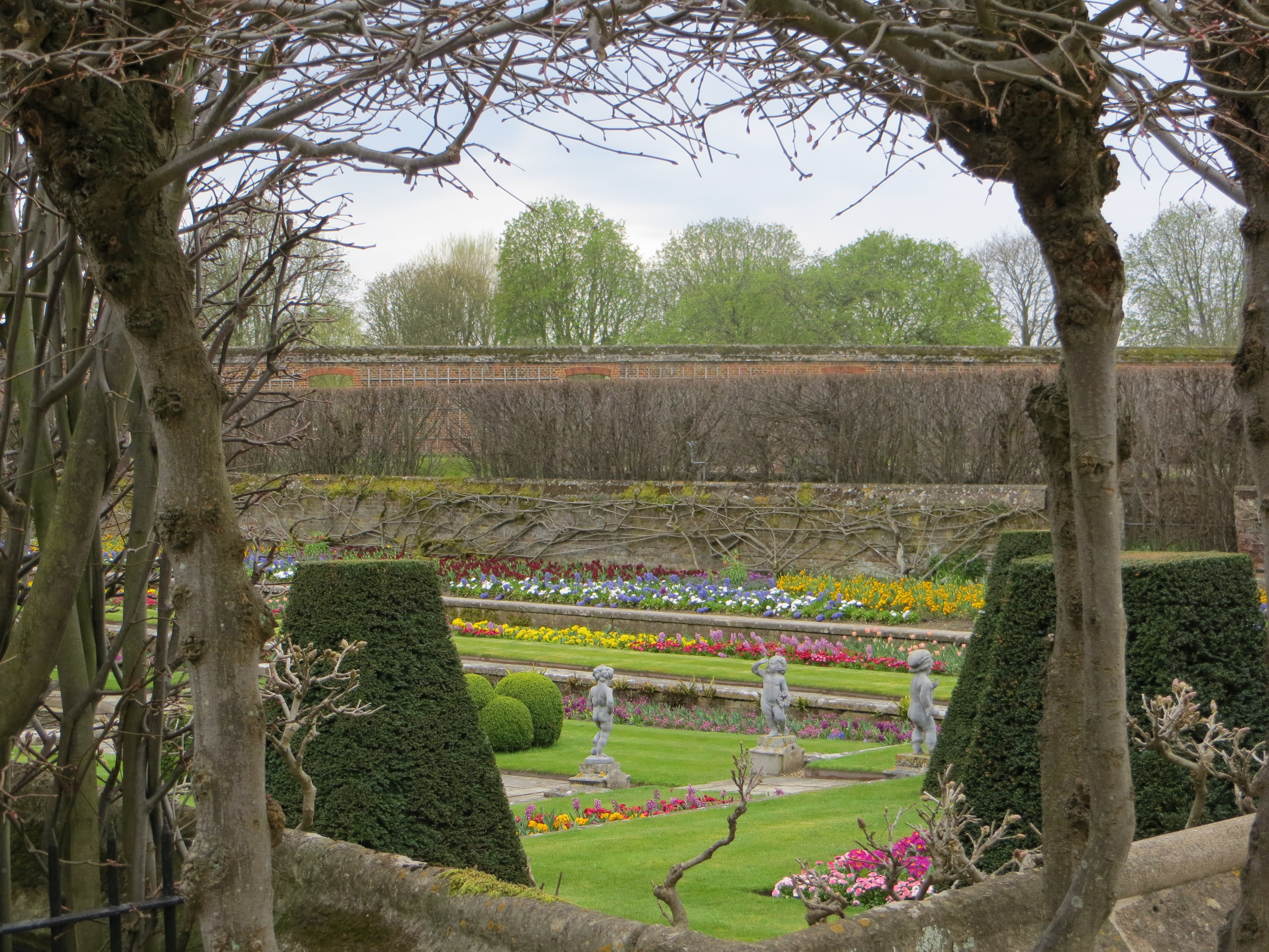 water, formal garden, beauty in nature, no people, growth, tree trunk, outdoors, garden, flowers, day, nature, spring, tranquility, 4K, england, park - man made space, HD Wallpaper